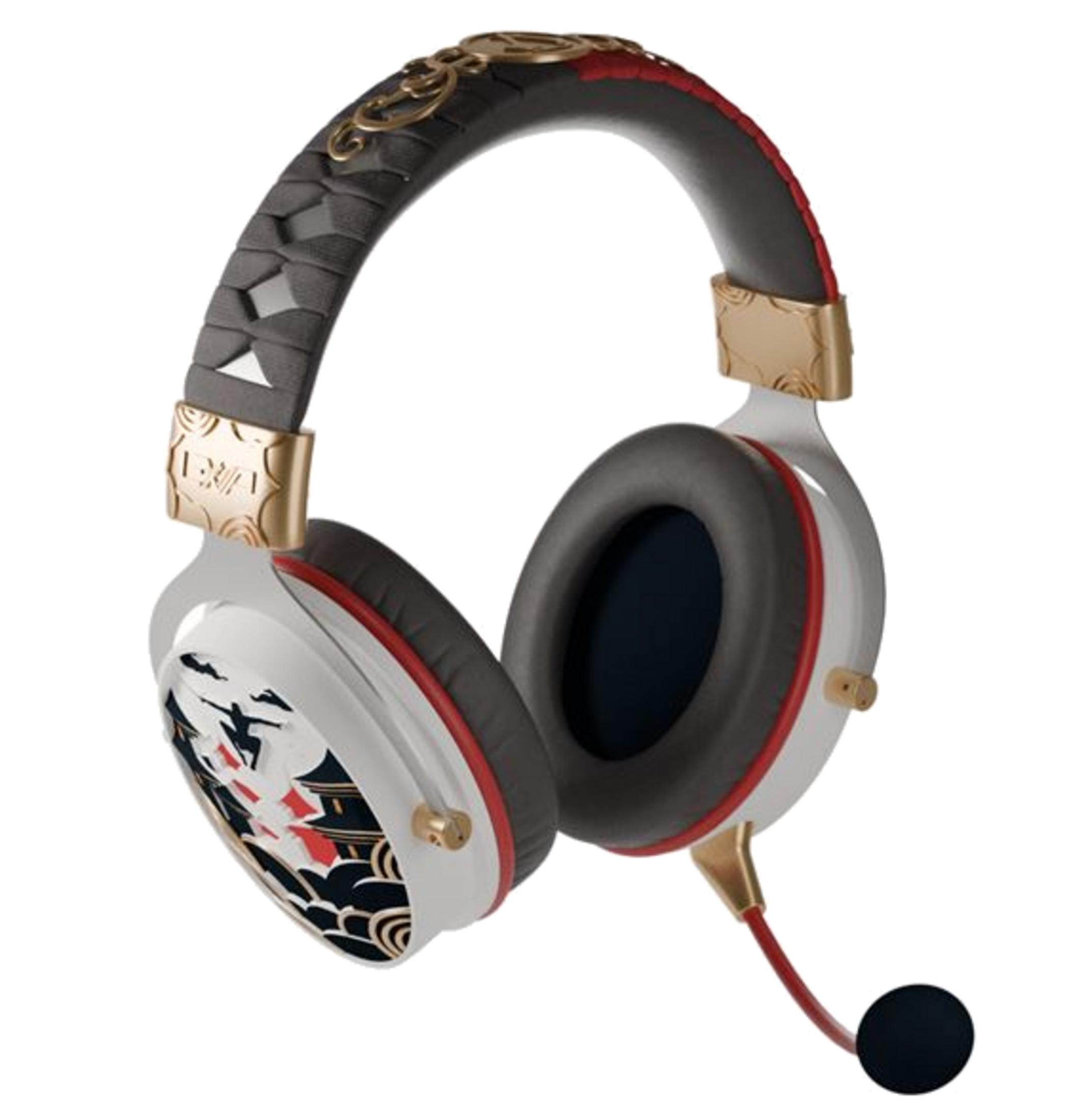 Słuchawki do gier. Białe z czerwonymi akcentami, czarne nauszniki i wzór z boku. Złote akcenty i mikrofon.