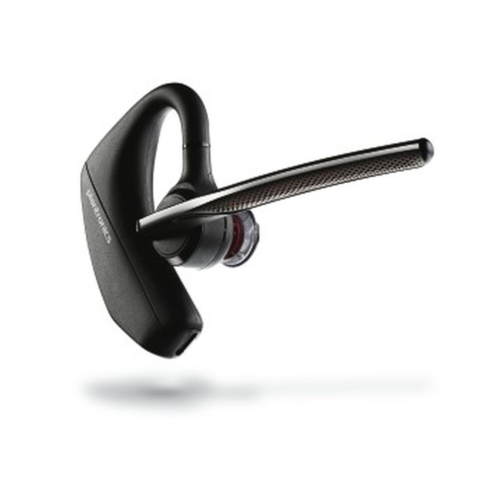 Un auricolare Bluetooth Plantronics nero su sfondo bianco. L'auricolare è angolato e ha un microfono.