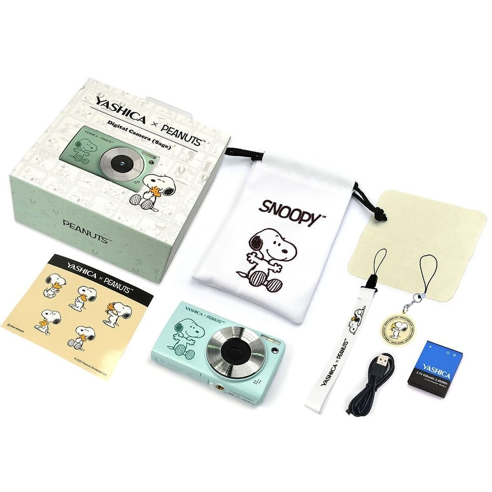 Ein mintgrünes Yashica Peanuts Digital Kamera-Set mit Zubehör. Enthält Kamera, Box, Snoopy-Tasche, Riemen und Akku.