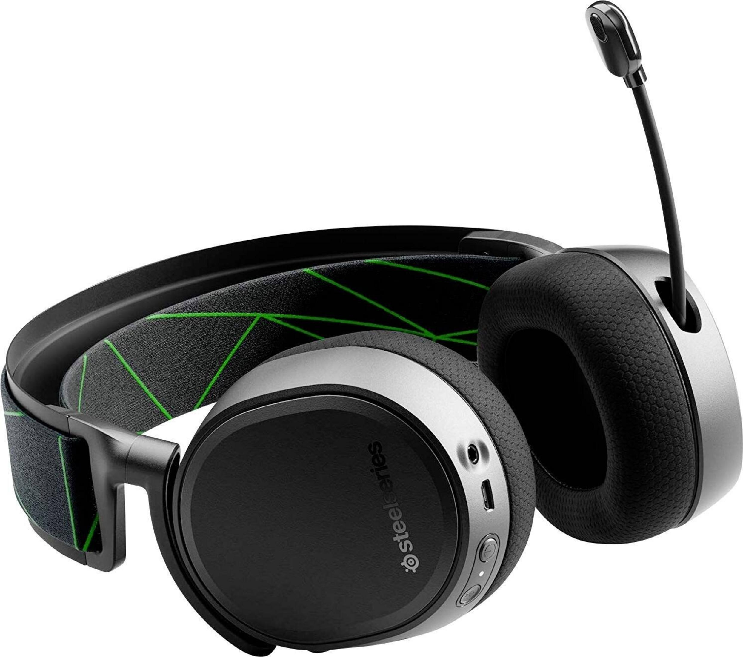 Un auricular gaming SteelSeries. Se ven orejeras negras, detalles plateados y un micrófono flexible.