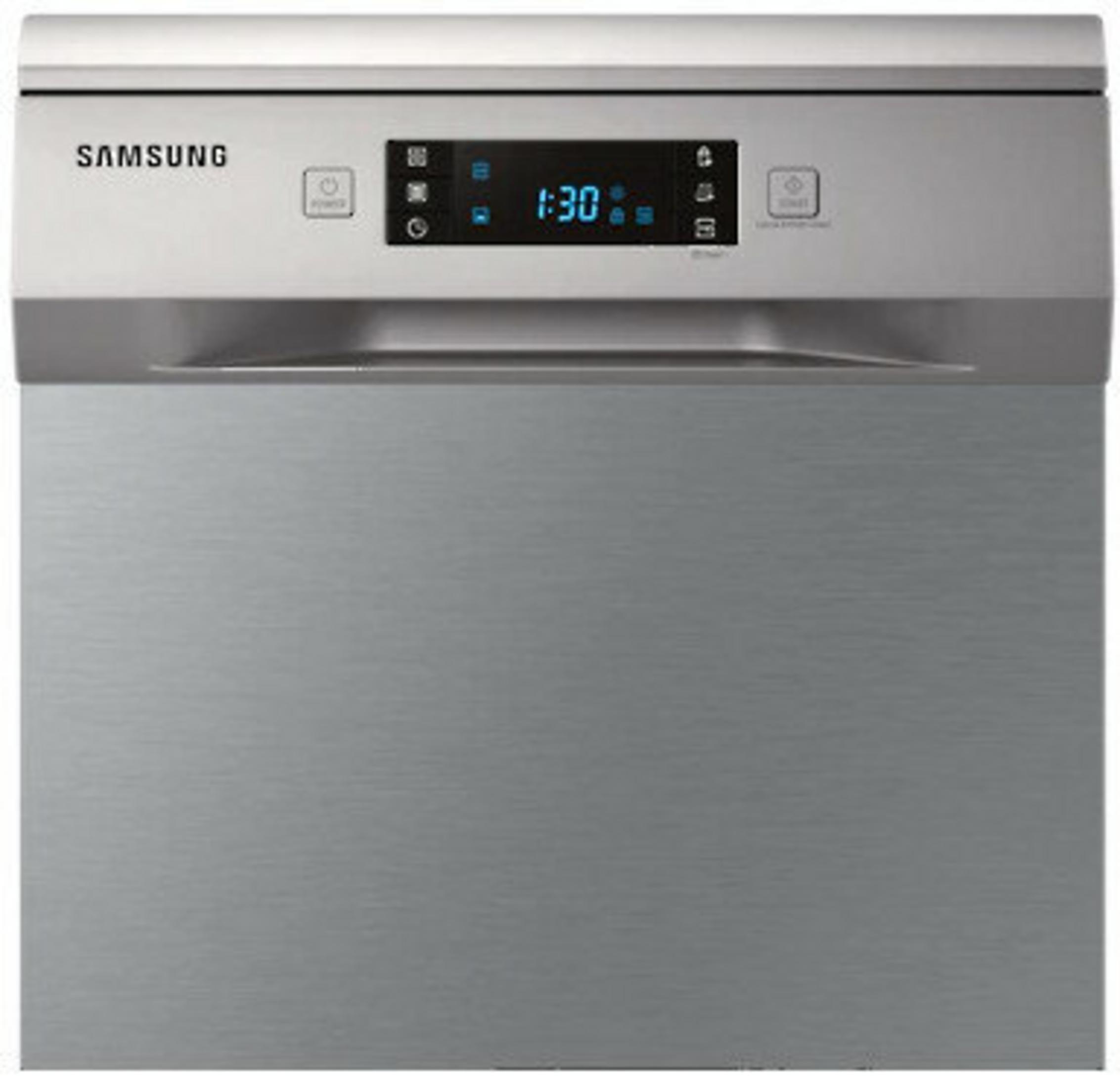 Una lavastoviglie Samsung. In acciaio inox, con display digitale che mostra 1:30. Pulsanti di accensione e avvio.
