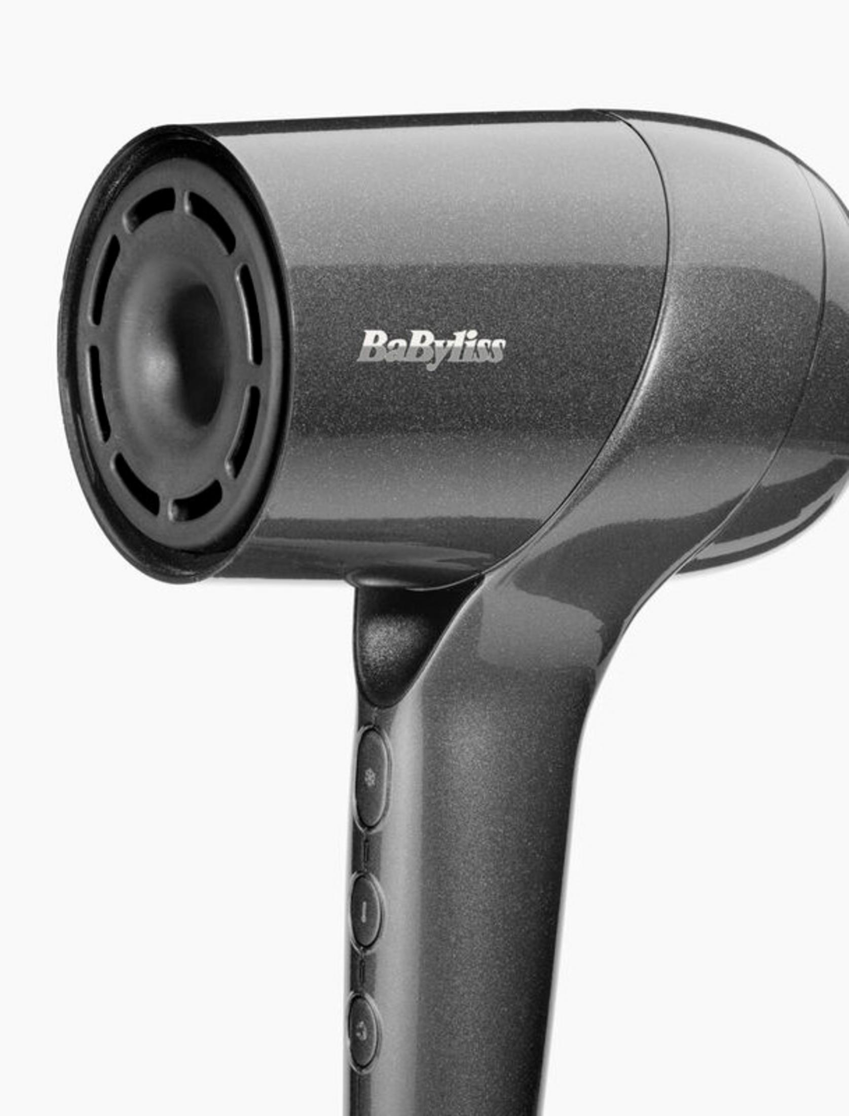 Un asciugacapelli BaByliss grigio su sfondo bianco. Ha una testa arrotondata e un'impugnatura con bottoni.