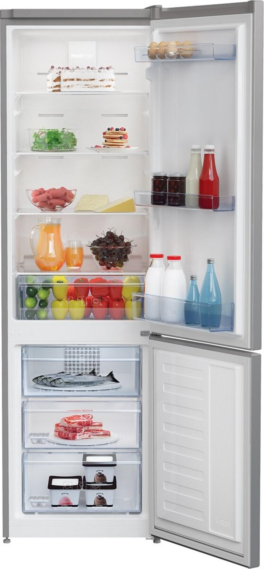 Offener Kühlschrank mit Lebensmitteln: Kuchen, Obst, Gemüse, Getränke, Fleisch und Fisch. Enthält mehrere Regale.
