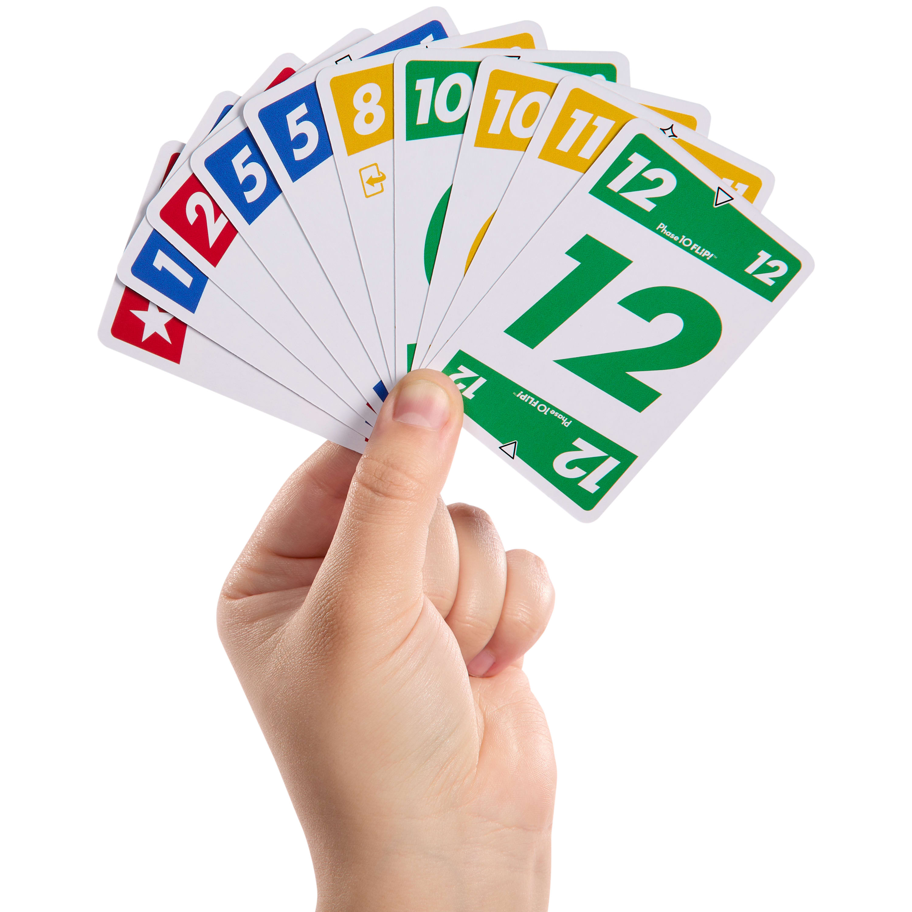 Una mano tiene in mano carte Phase 10 Flip, mostrando numeri e colori. Le carte vanno da 1 a 12. Lo sfondo è bianco.