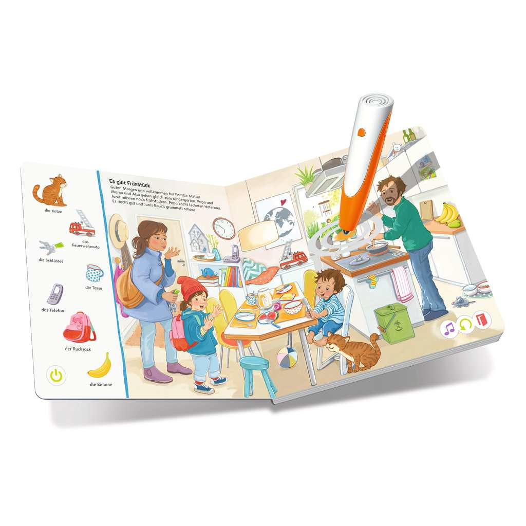 Ein Kinderbuch zeigt eine Familie beim Frühstück. Eine Frau und ein Kind stehen an einem Tisch mit Essen. Der Vater kocht.