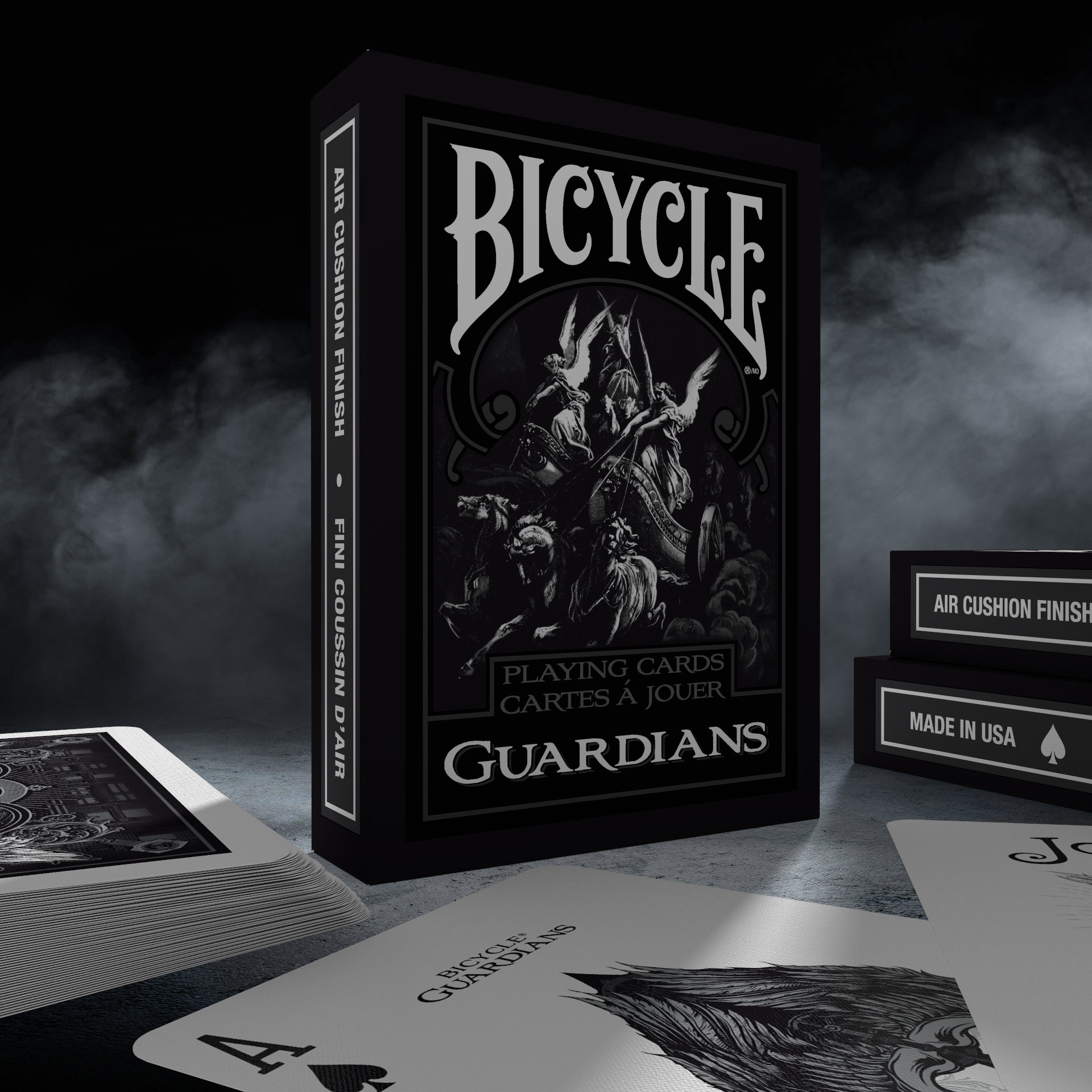 Ein Bicycle Guardians Kartenspiel wird gezeigt. Karten liegen auf dem Tisch. Eine Schachtel mit Karten steht aufrecht.