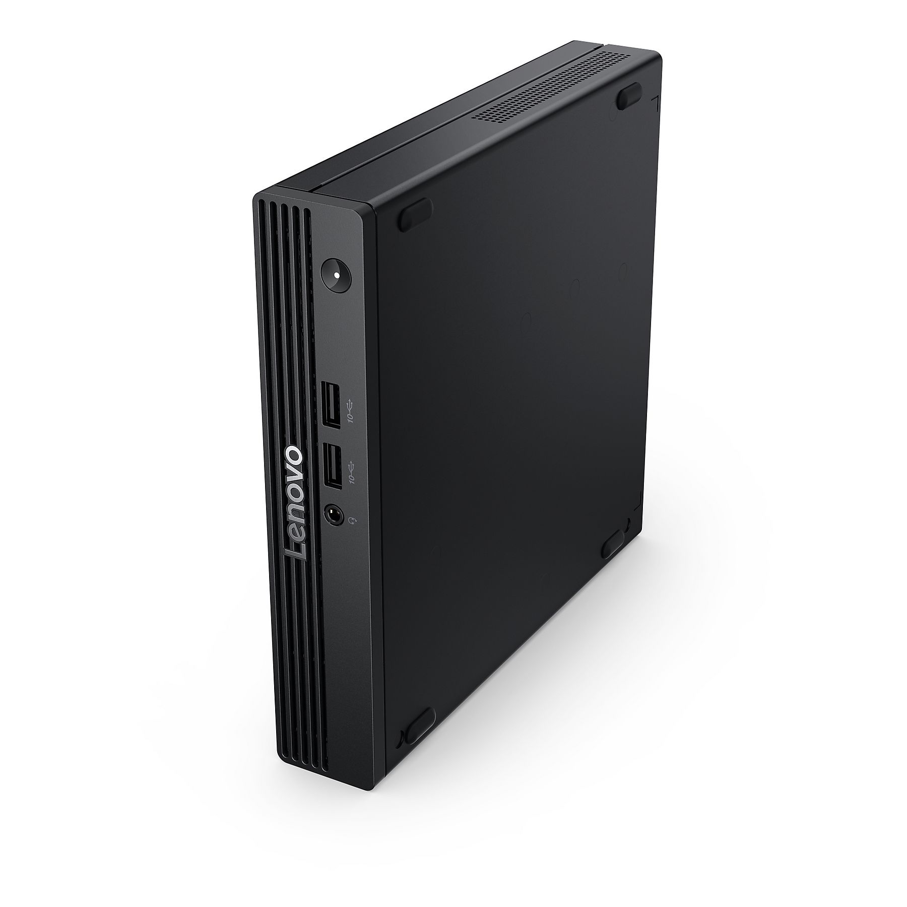 Un computer desktop Lenovo nero su sfondo bianco. Ha porte, prese d'aria e il logo Lenovo sul lato.