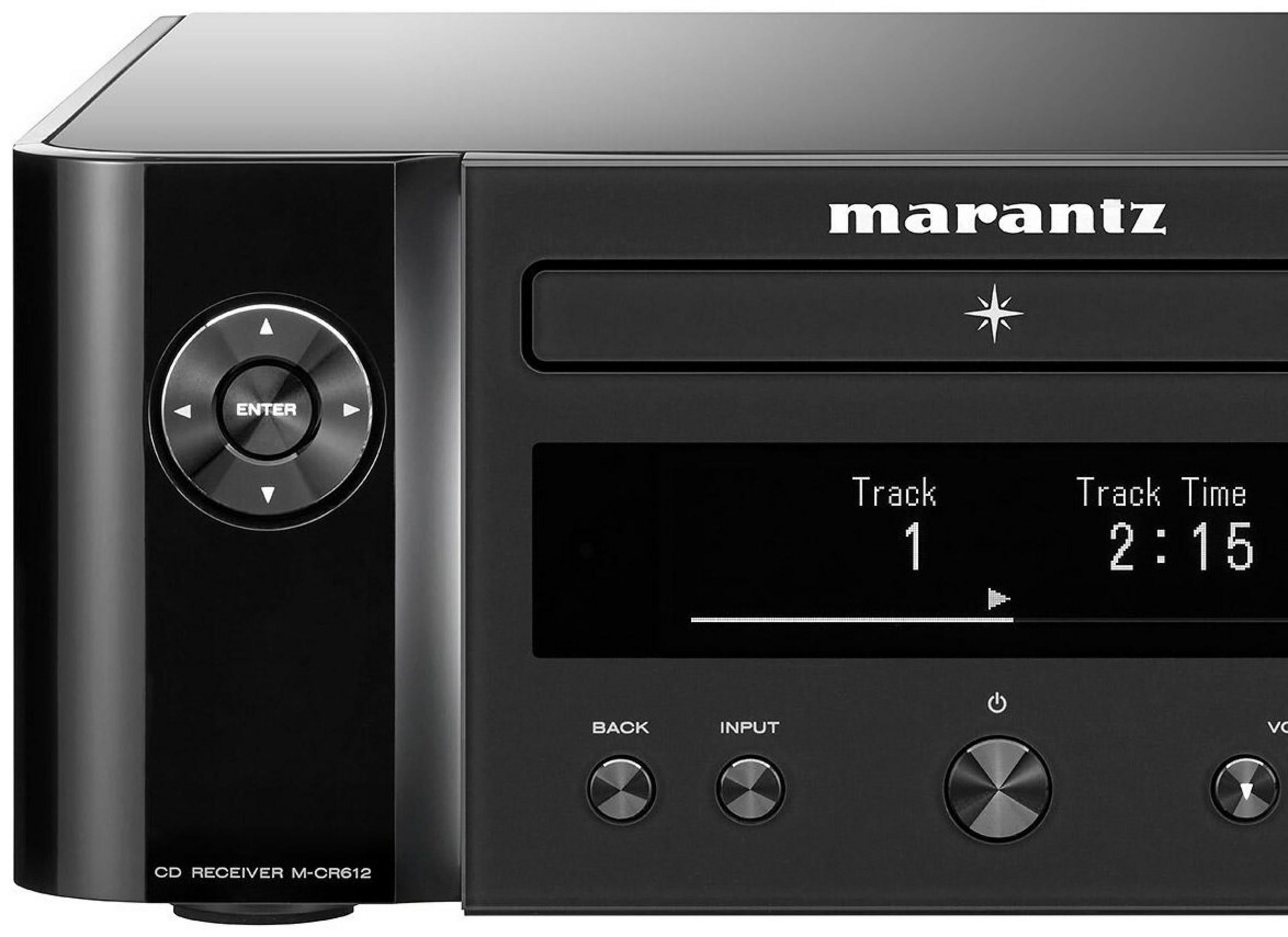 Czarny odbiornik CD Marantz. Wyświetlacz pokazuje utwór 1, czas 2:15. Elementy sterujące obejmują enter, wstecz, wejście i zasilanie.