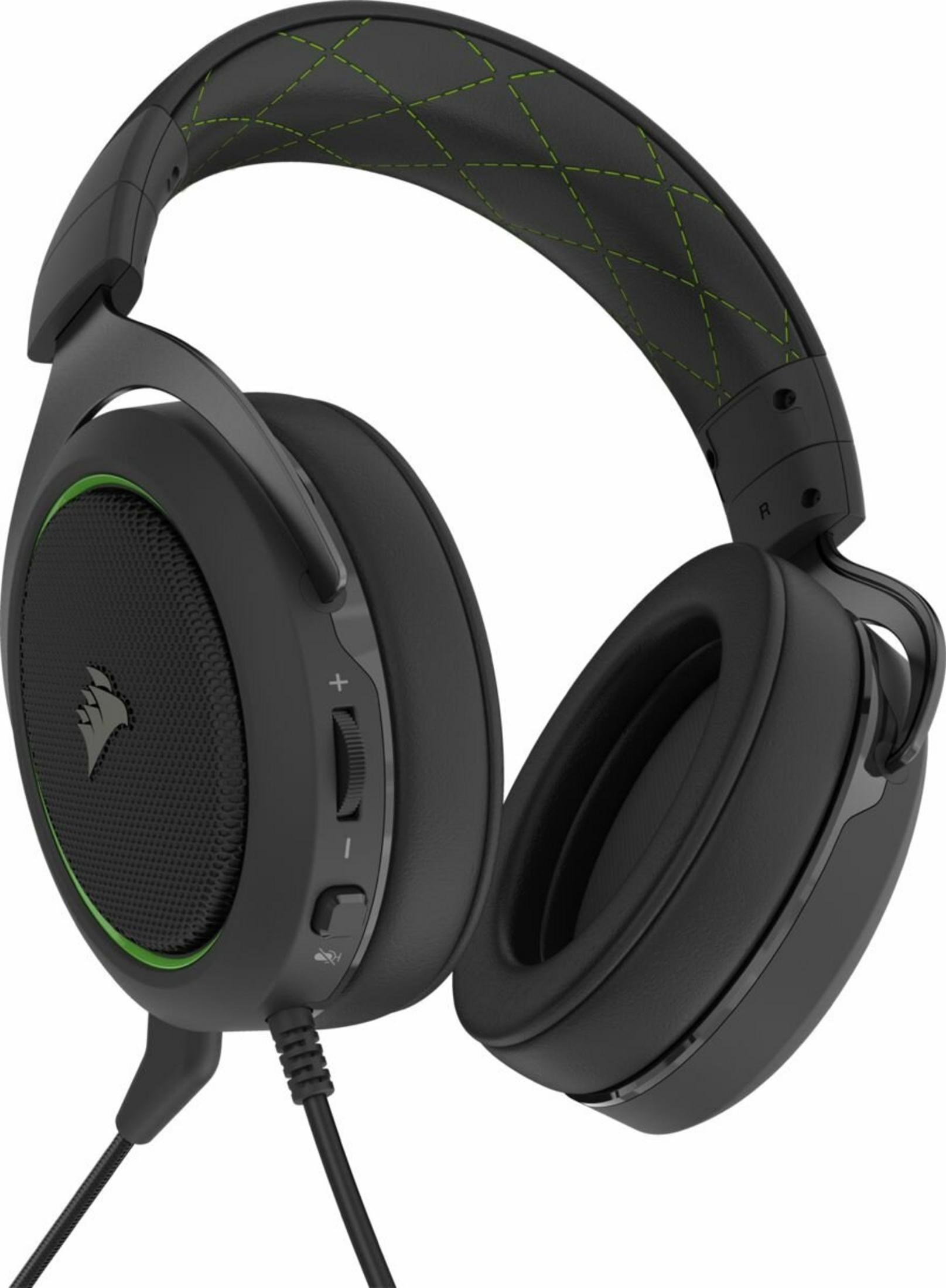 Schwarzes Gaming-Headset mit grünen Akzenten. Verfügt über einen gepolsterten Kopfbügel mit grünen Nähten und Ohrmuscheln.