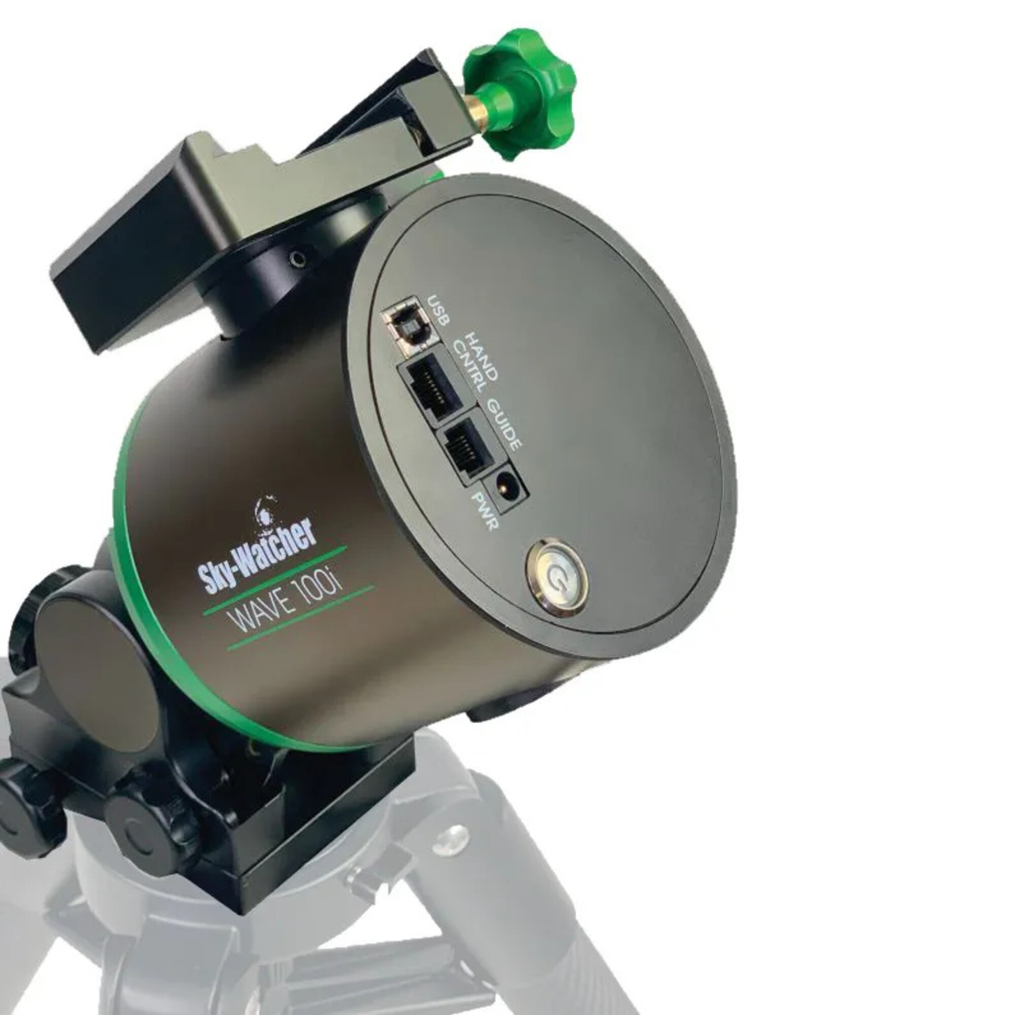 Eine Sky-Watcher Wave 100i Teleskopmontierung. Sie hat einen grünen Knopf und einen Ein-Aus-Schalter. Der Hintergrund ist weiß.