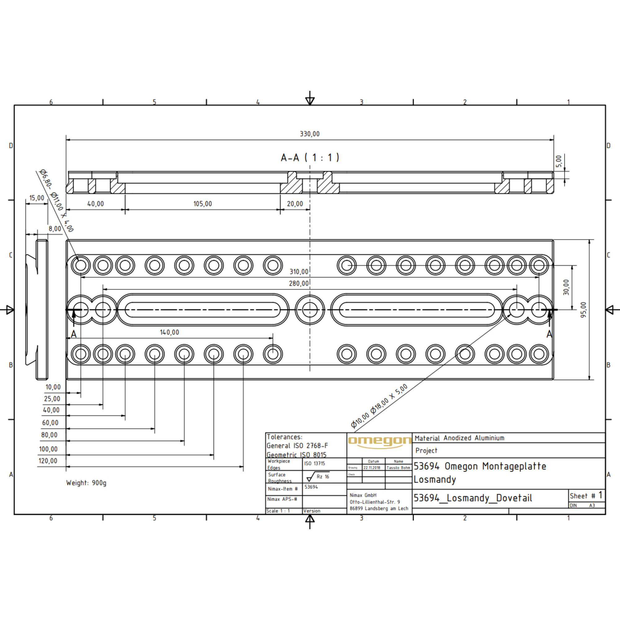 Technische Zeichnung einer Metallplatte mit Maßen, Kreisen und Textanmerkungen. Enthält Details wie Toleranzen und Material.