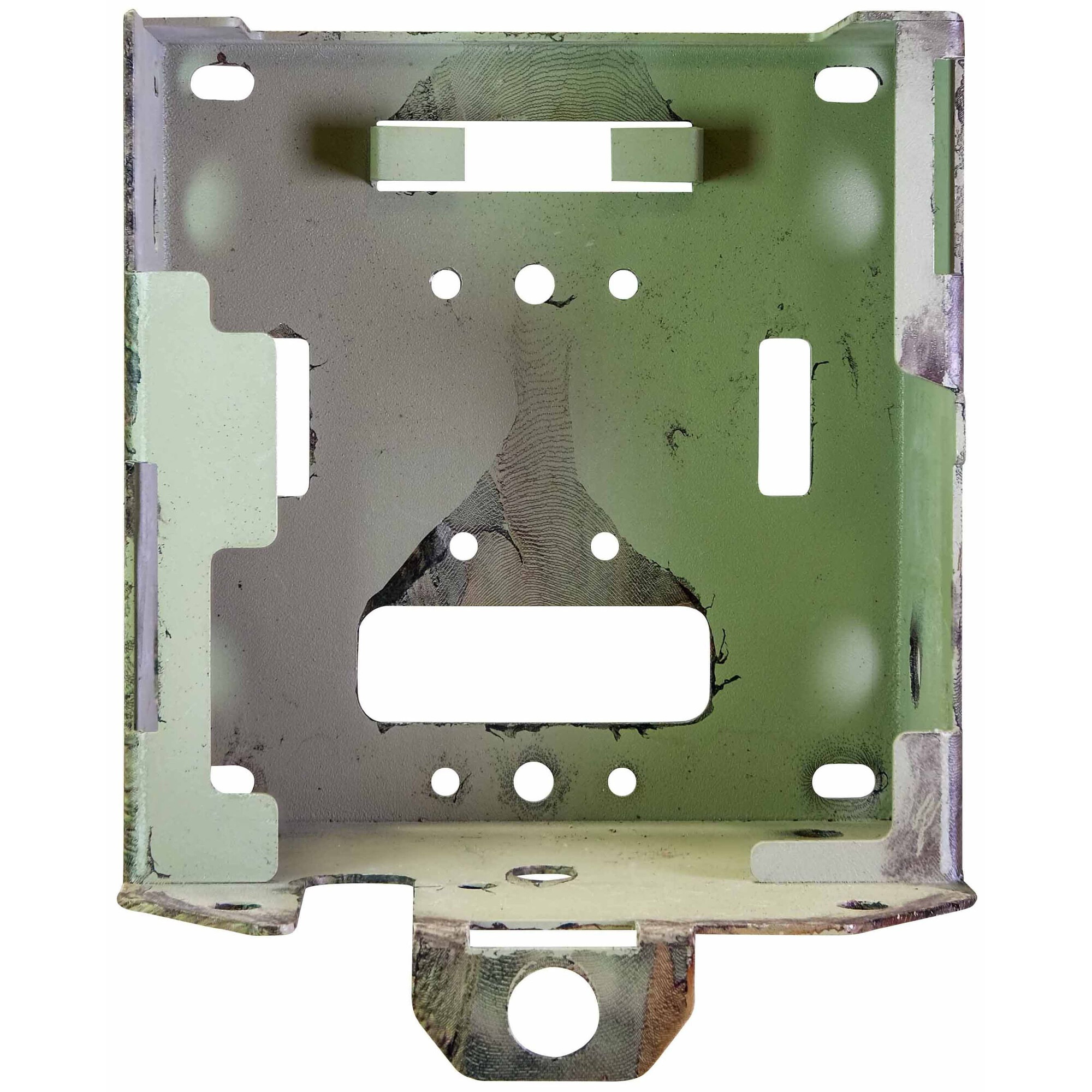 Metallhalterung mit Löchern und Schlitzen. Grün und grau. Zeigt Abnutzung mit weißem Hintergrund.