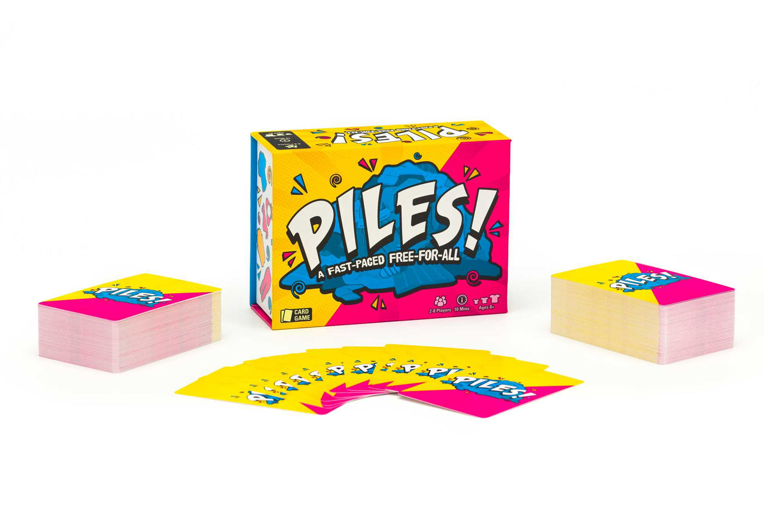Das Spiel 'PILES!' wird mit Karten, einer Schachtel und einem Fächer von Karten gezeigt. Die Box ist pink und gelb.