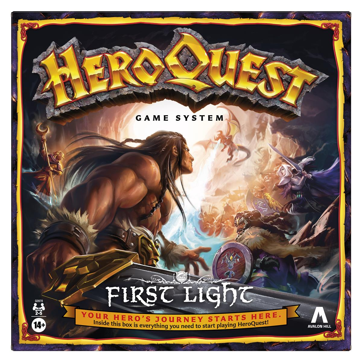 Caja del juego de mesa HeroQuest. La obra de arte muestra un guerrero, hechiceros y monstruos. El título está en una fuente dorada estilizada.