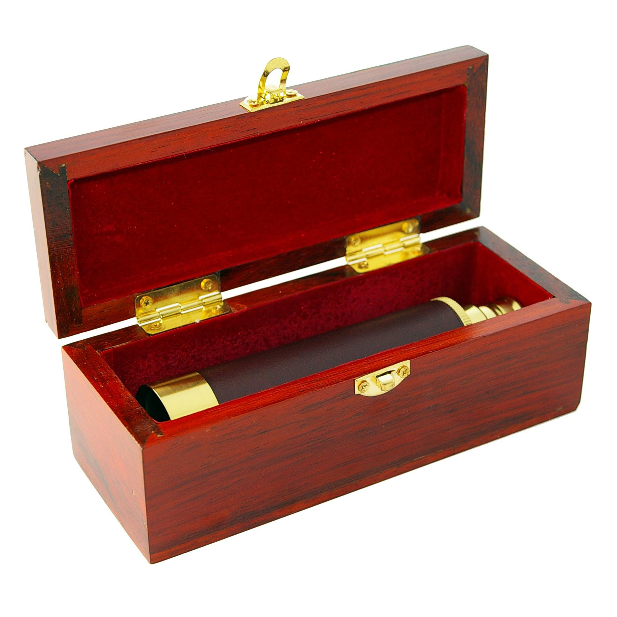 Offene Holzkiste mit Teleskop. Die Kiste ist rot mit goldenen Scharnieren und Verschluss. Das Teleskop ist braun und gold.