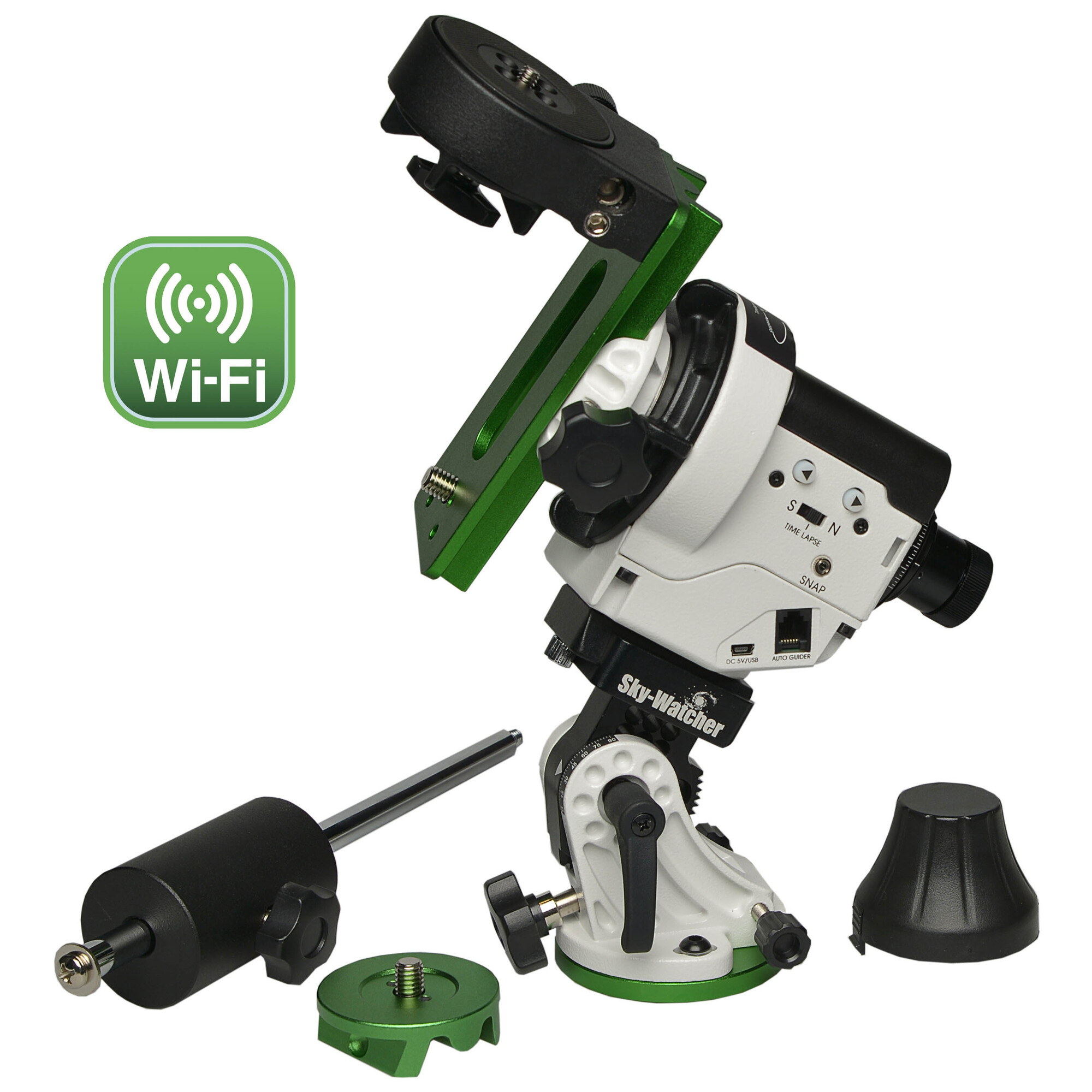 Eine Sky-Watcher Teleskopmontierung. Sie ist weiß und schwarz mit grünen Akzenten. Das Wi-Fi-Logo ist sichtbar.