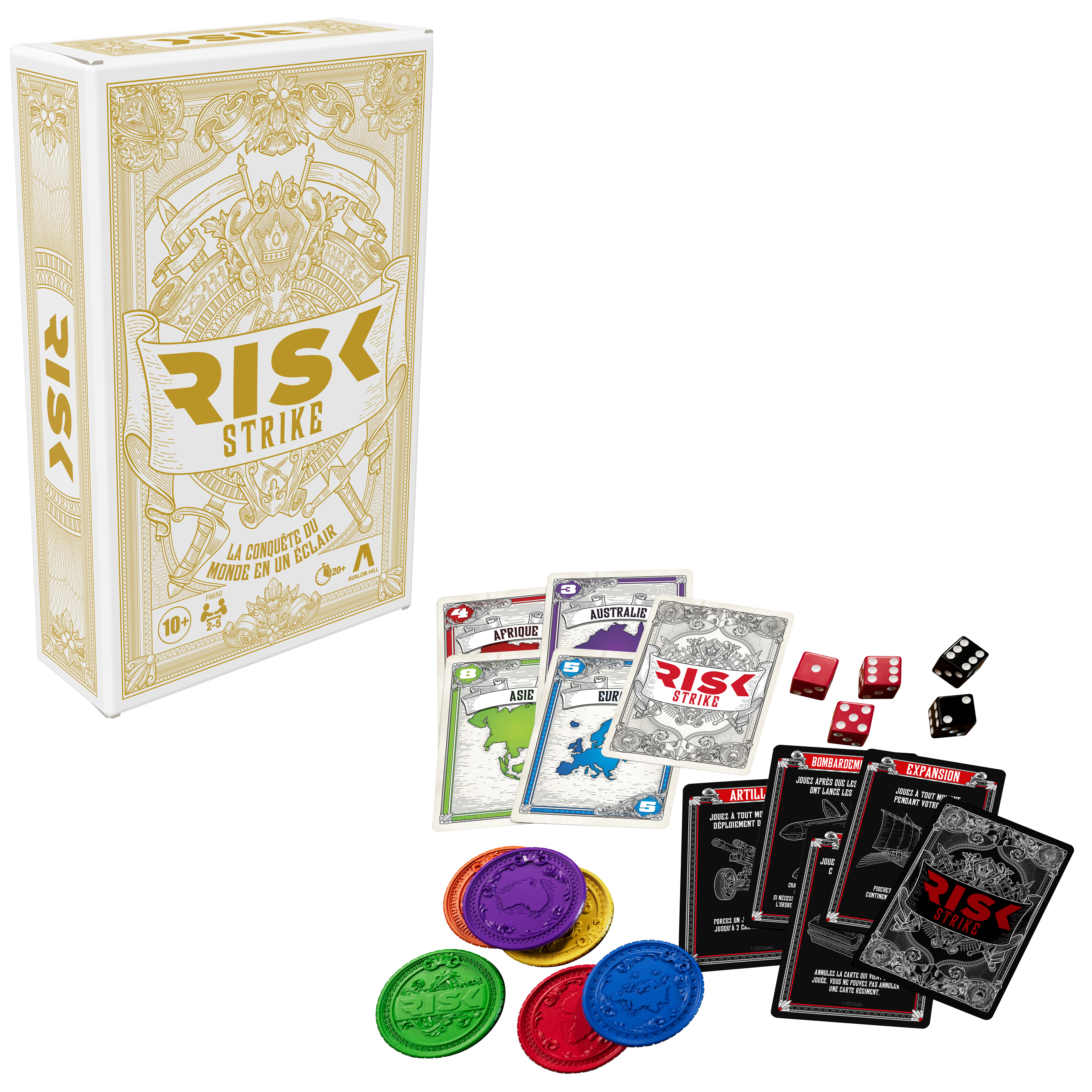 Una caja del juego de mesa Risk Strike, cartas, dados y fichas dispuestas sobre fondo blanco.