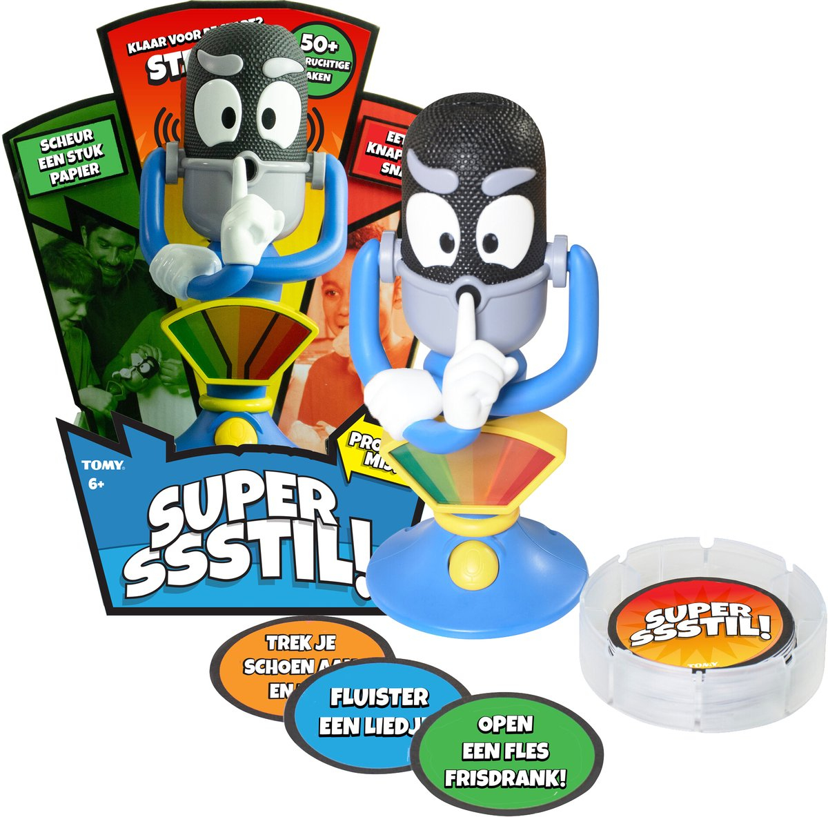 Een 'Super Ssstil' spel. Twee microfoongevormde speelgoedjes met vinger-op-lippen gebaren. Kaarten en een bakje liggen vooraan. De doos staat achteraan.