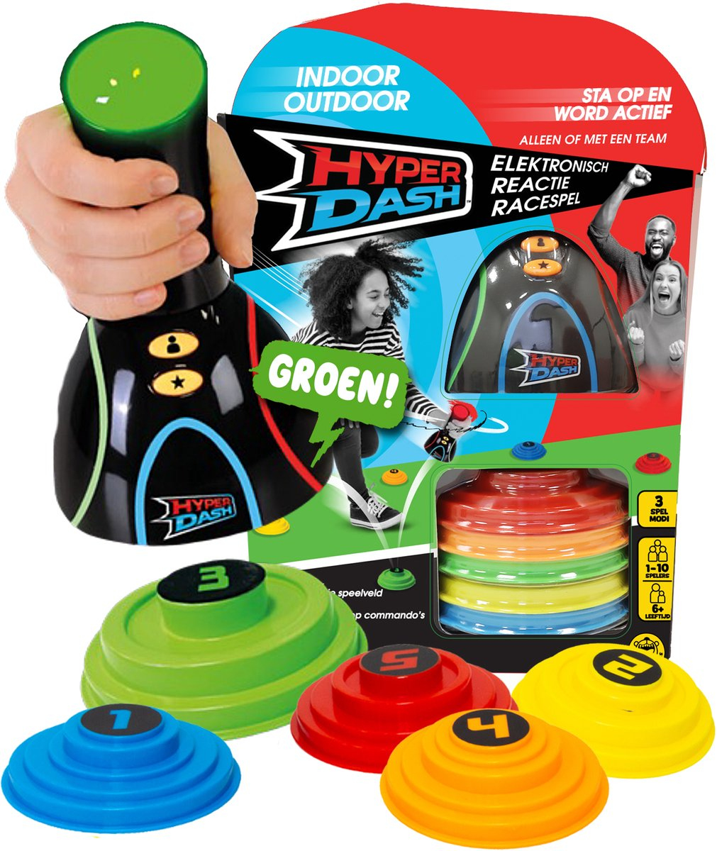 Een hand houdt een zwart en groen Hyper Dash-spel vast. Kleurrijke schijven liggen ervoor. De doos laat mensen zien die het spel spelen.