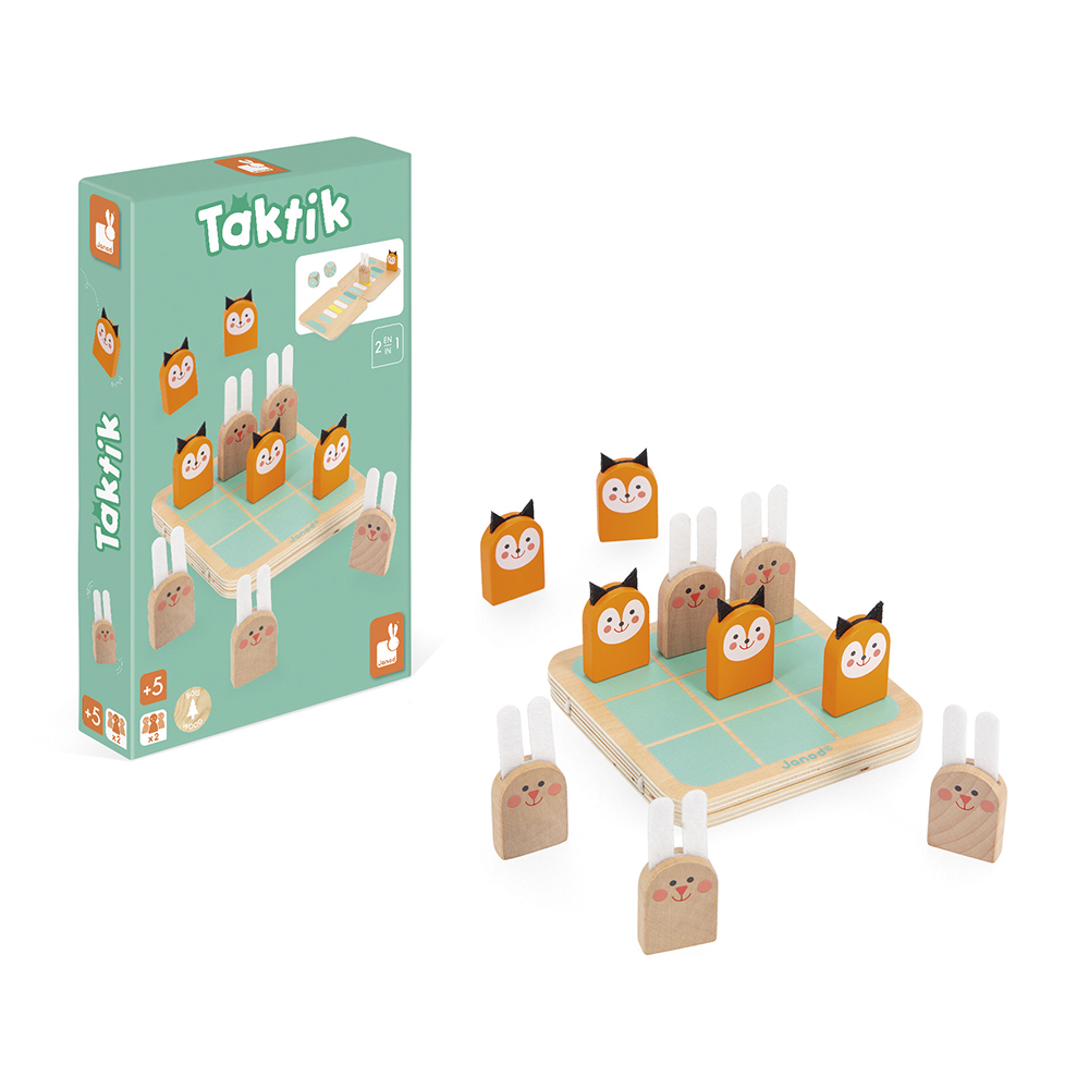 Ein Kinderspiel "Taktik" mit Holzfüchsen und -kaninchen. Das Spielbrett ist helles Holz mit einem Raster. Links ist eine Box.