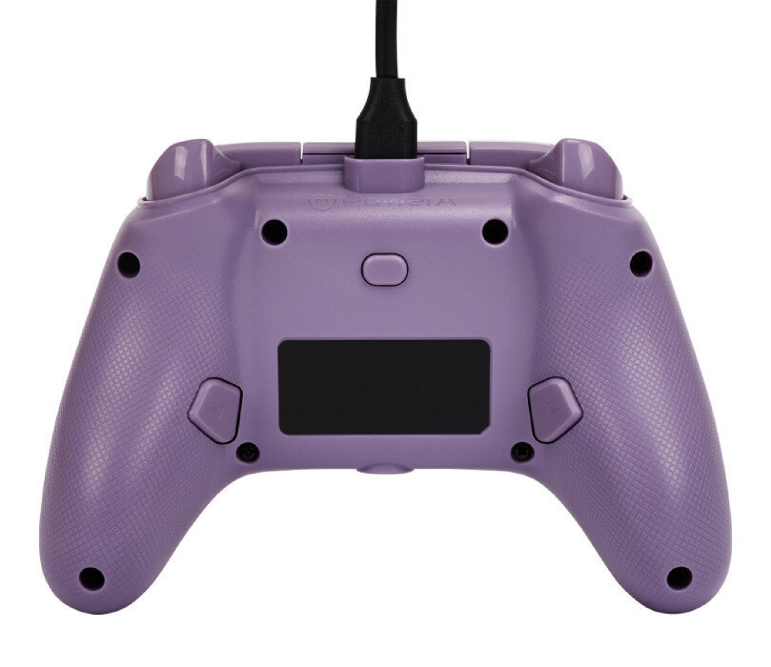 Retro controller viola con cavo nero. Pulsanti, rettangolo nero e impugnatura strutturata.