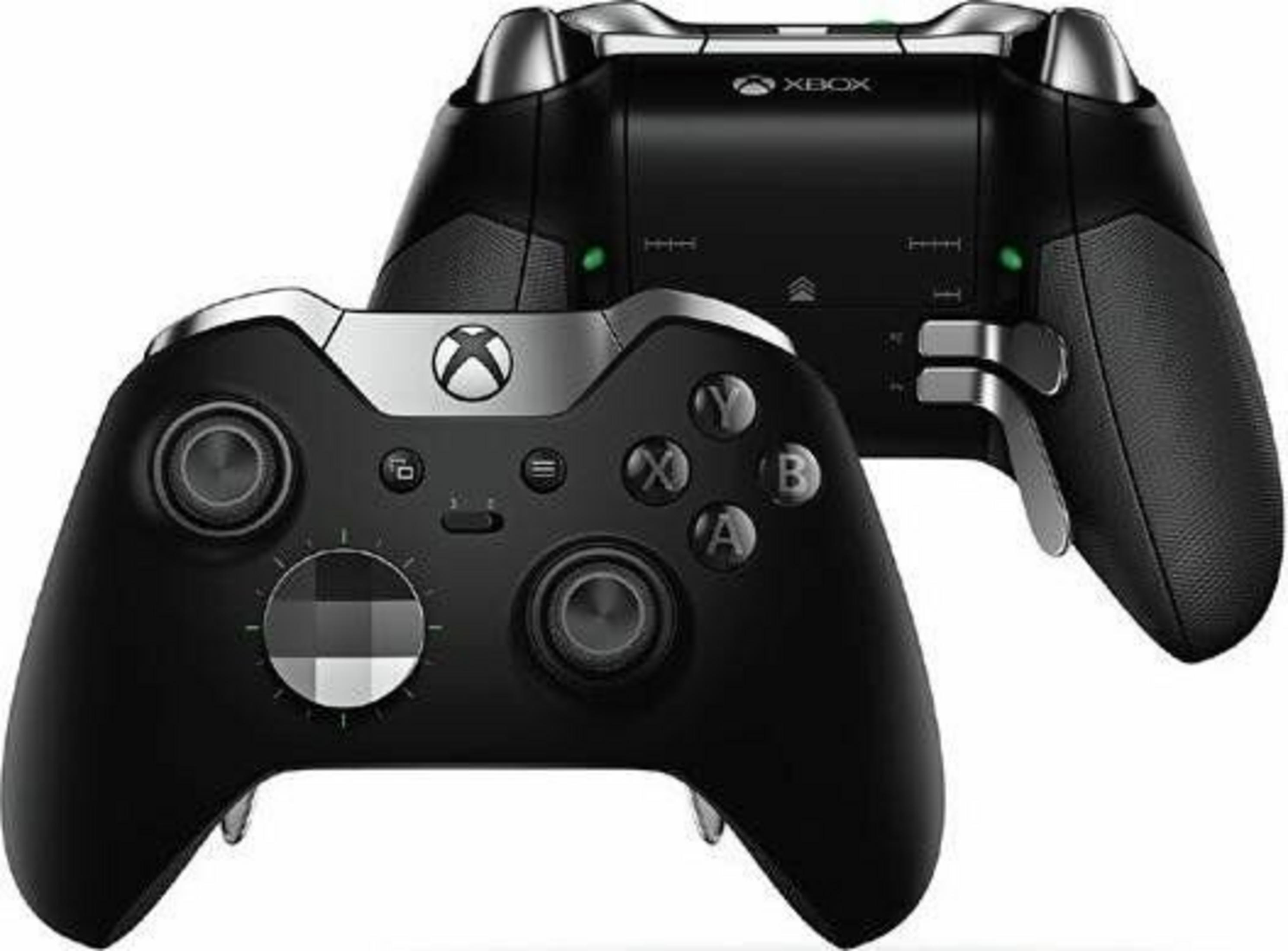 Zwei schwarze Xbox-Controller. Einer ist im Fokus, der andere leicht unscharf. Beide haben silberne Akzente und Knöpfe.
