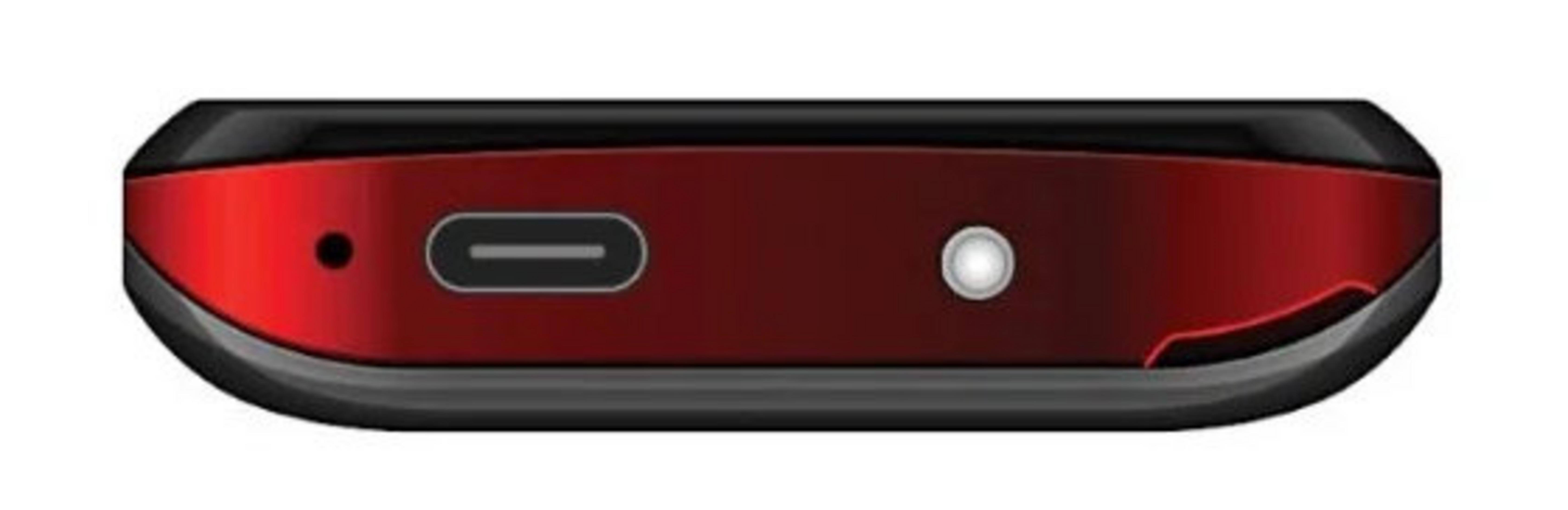Primo piano del bordo inferiore di un telefono. Ha un corpo rosso, finiture nere e porte per la ricarica e le cuffie.