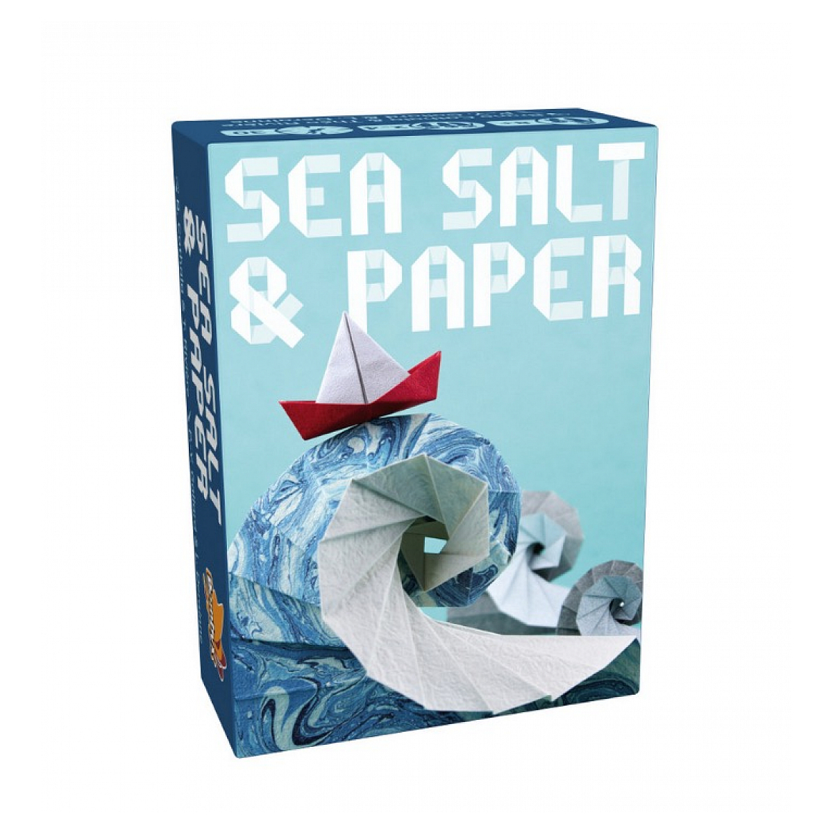Schachtel mit Text "SEA SALT & PAPER". Origami-Boot auf Papierwellen. Hintergrund hellblau.
