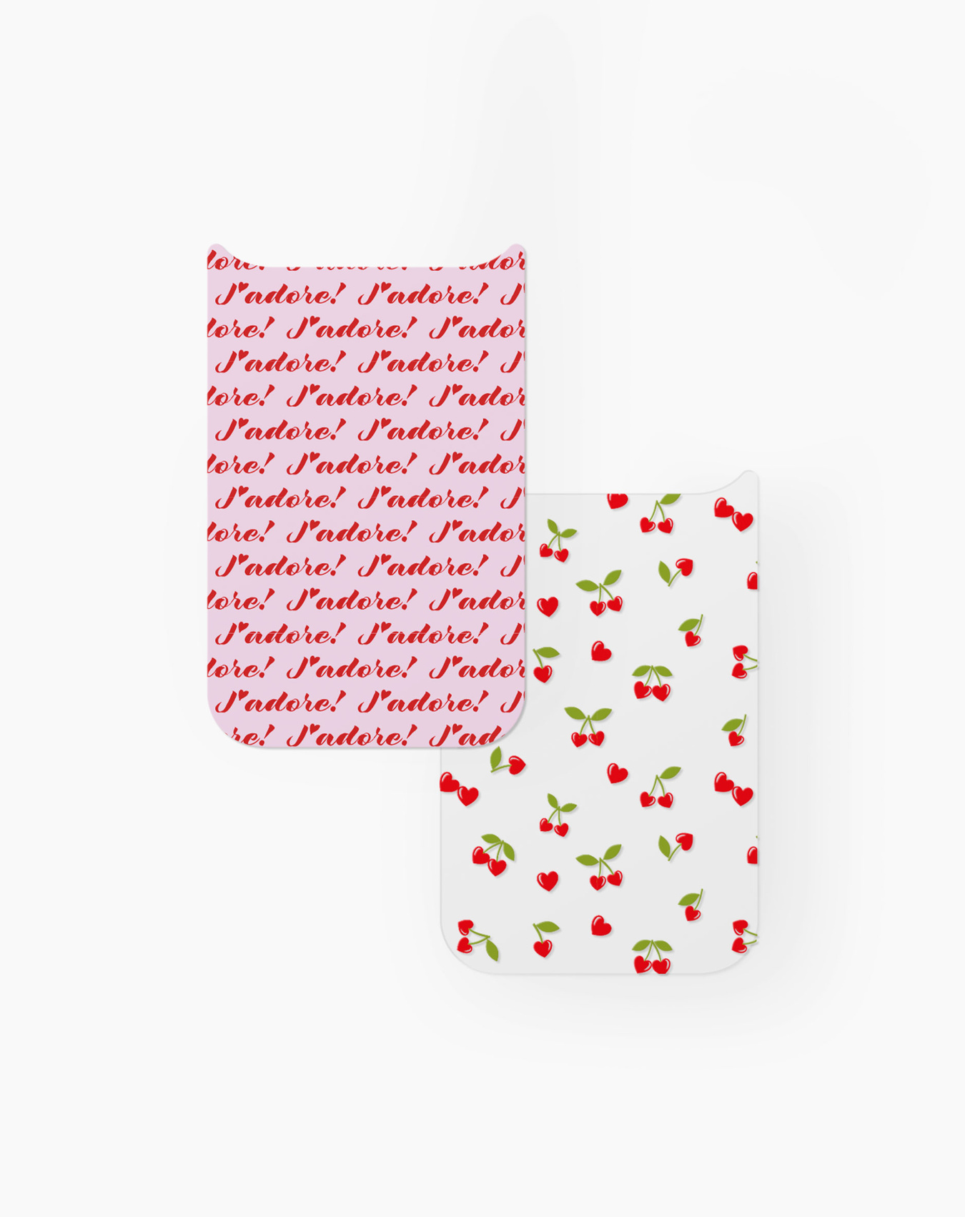 Zwei Handyhüllen. Eine rosa mit 'J'adore'-Text, die andere weiß mit roten Kirschen und grünen Blättern.
