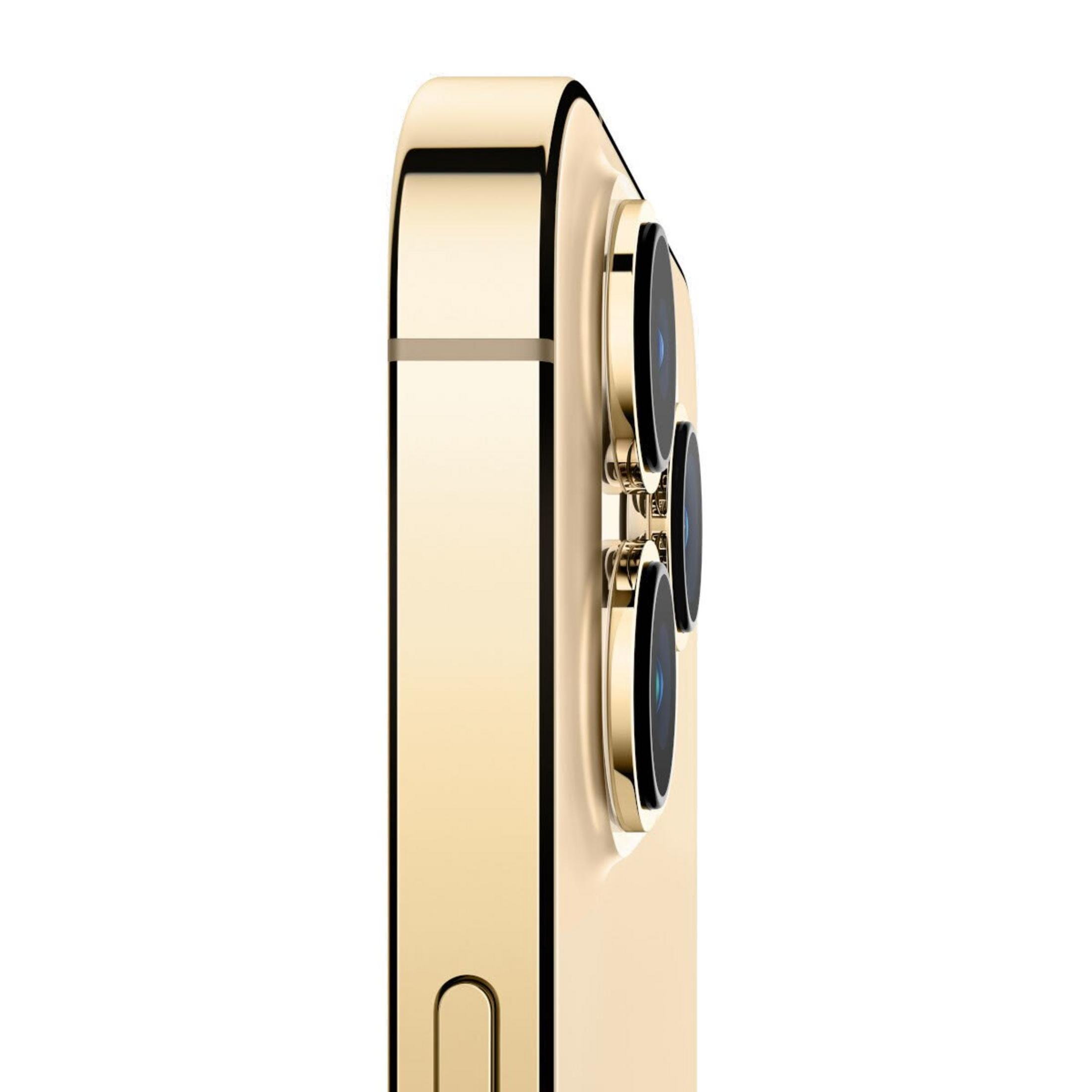 Un iPhone 13 Pro dorato. Visibili il lato, gli obiettivi della fotocamera e i bordi superiore e inferiore, su sfondo bianco.