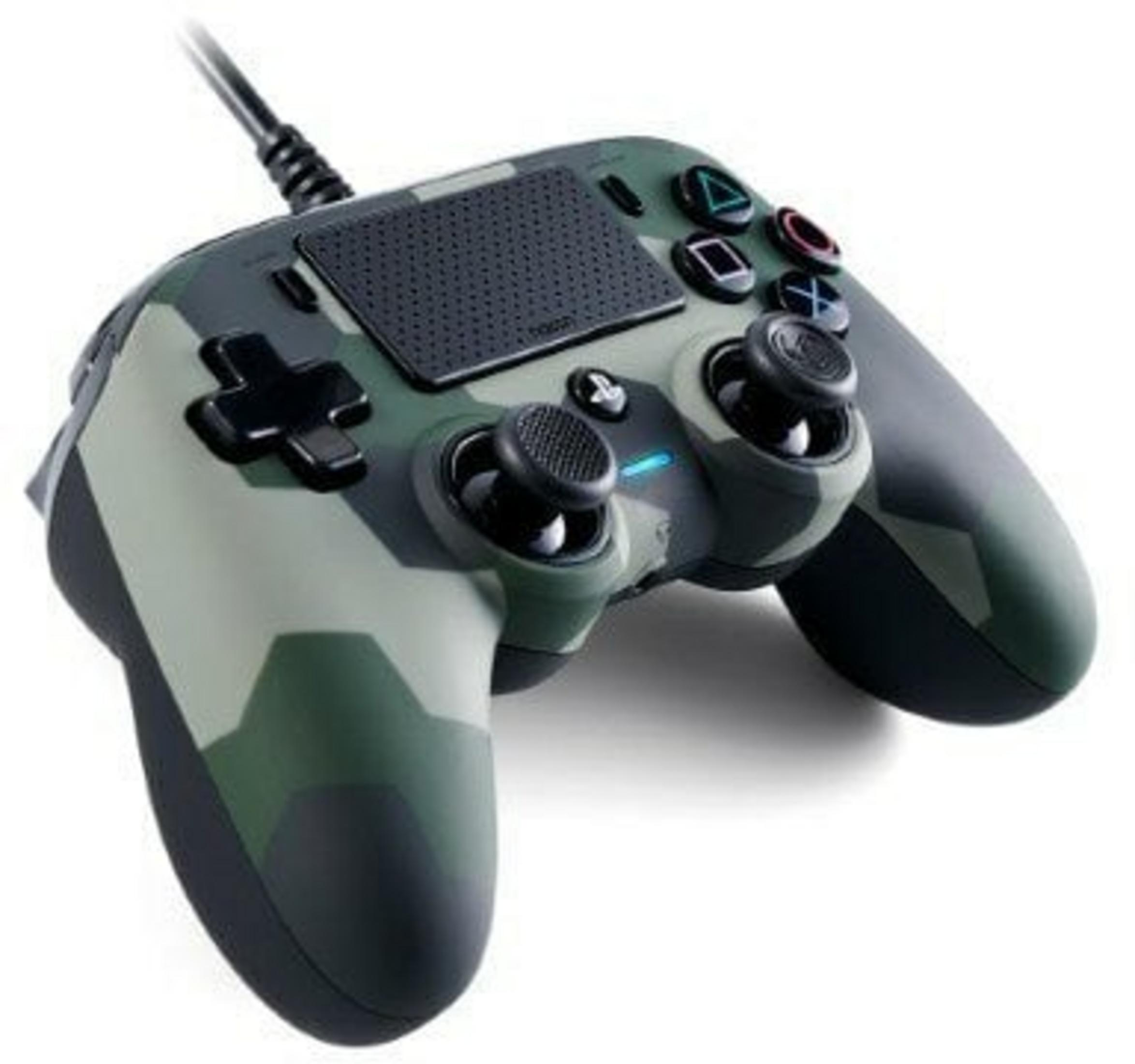 Kontroler do gier w kamuflażu z przyciskami, joystickami i teksturowym panelem dotykowym, połączony czarnym kablem.