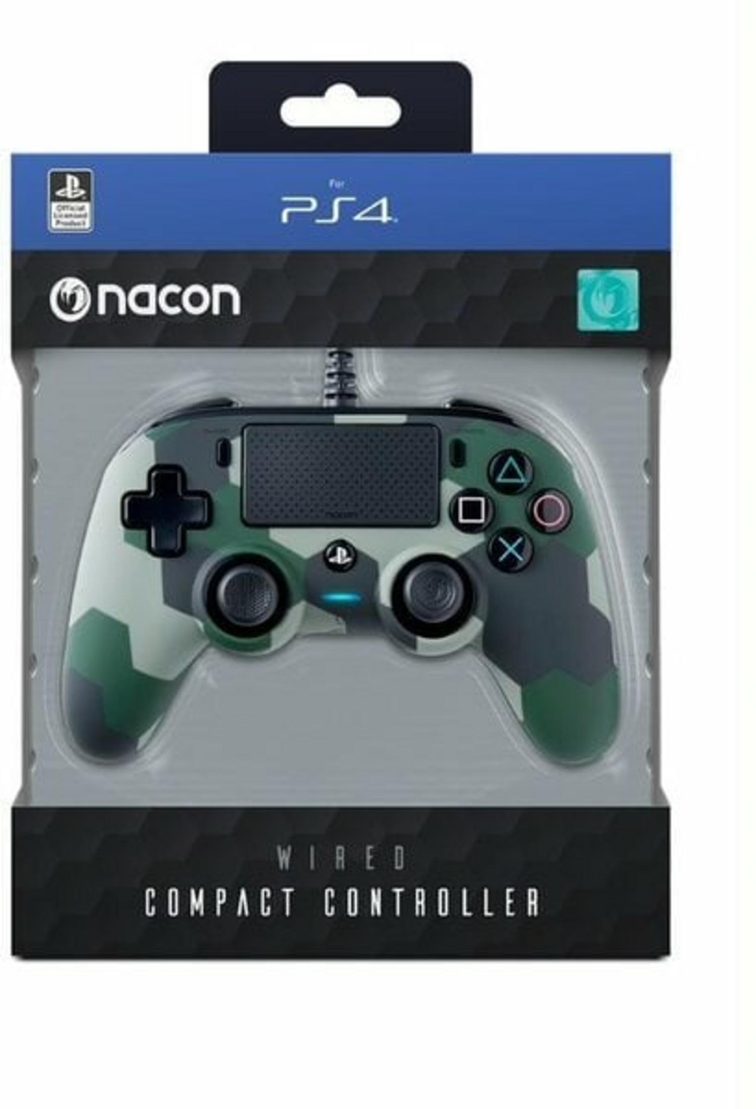 Kontroler PS4 w kamuflażu w pudełku. Pudełko jest czarne, niebieskie i białe, z widoczną marką 'nacon'.