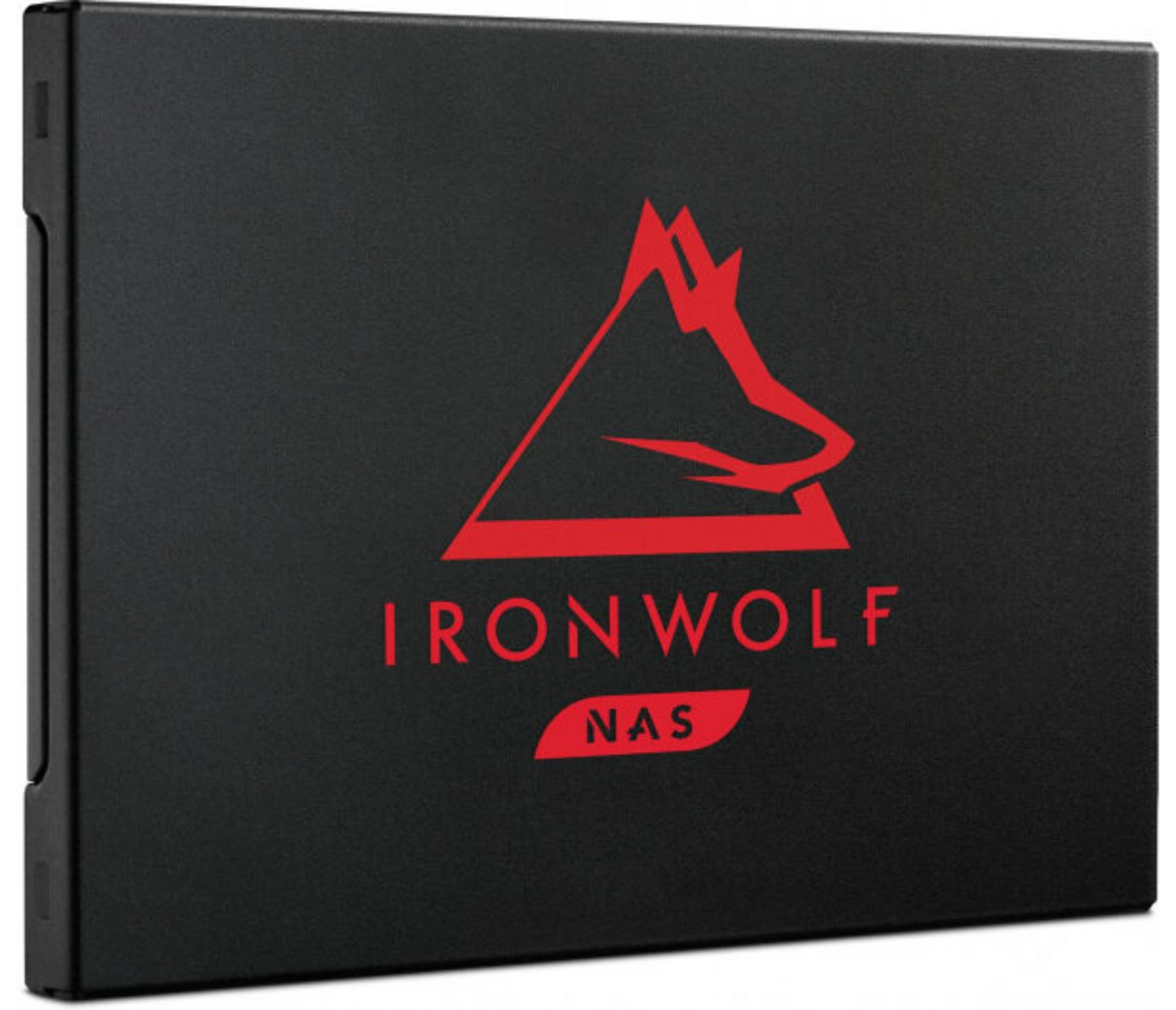Unità NAS nera con logo IronWolf rosso. Il logo presenta una testa di lupo e la scritta 'IRONWOLF NAS'.