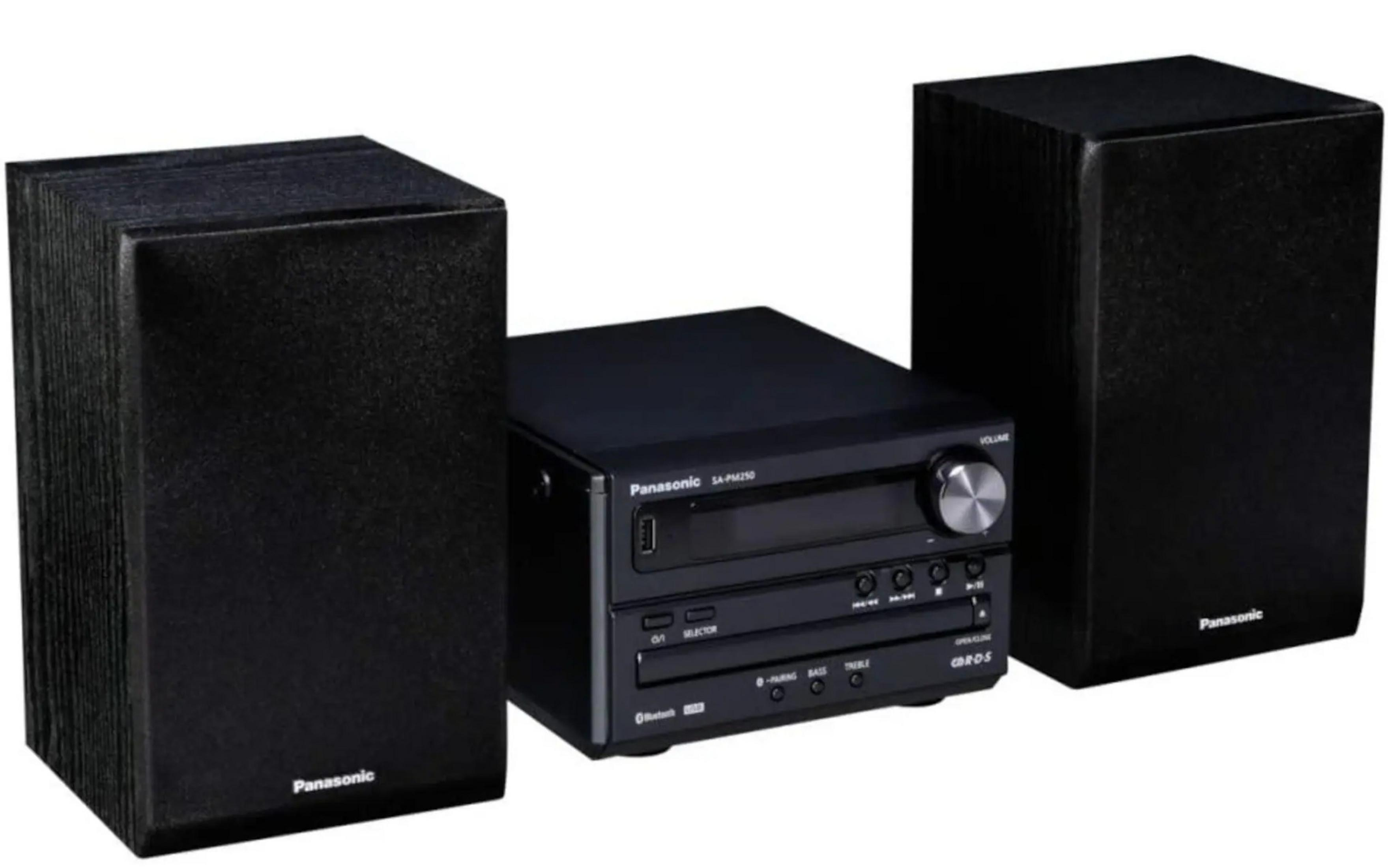 Un sistema stereo Panasonic nero con due altoparlanti. Lo stereo ha un lettore CD e Bluetooth.