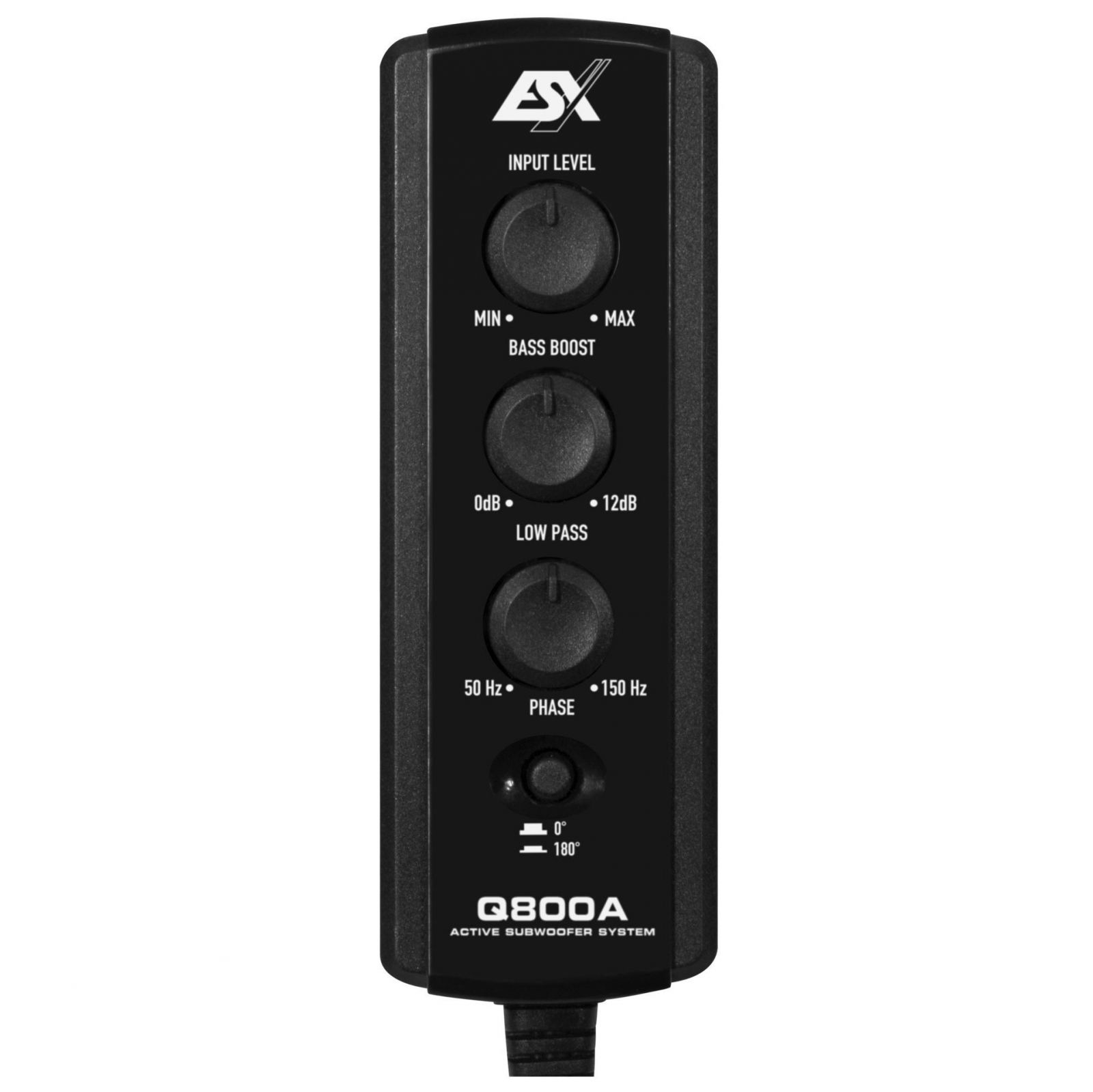 Schwarzes Audiogerät mit Knöpfen für Eingangspegel, Bassanhebung, Tiefpass und Phasenregelung. Text: 'Q800A Active Subwoofer System'.