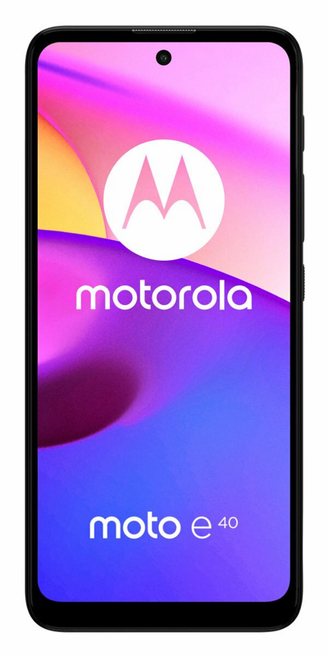 Ein Motorola Moto E40 Smartphone wird angezeigt. Der Bildschirm zeigt das Motorola-Logo und Text. Das Telefon ist schwarz.