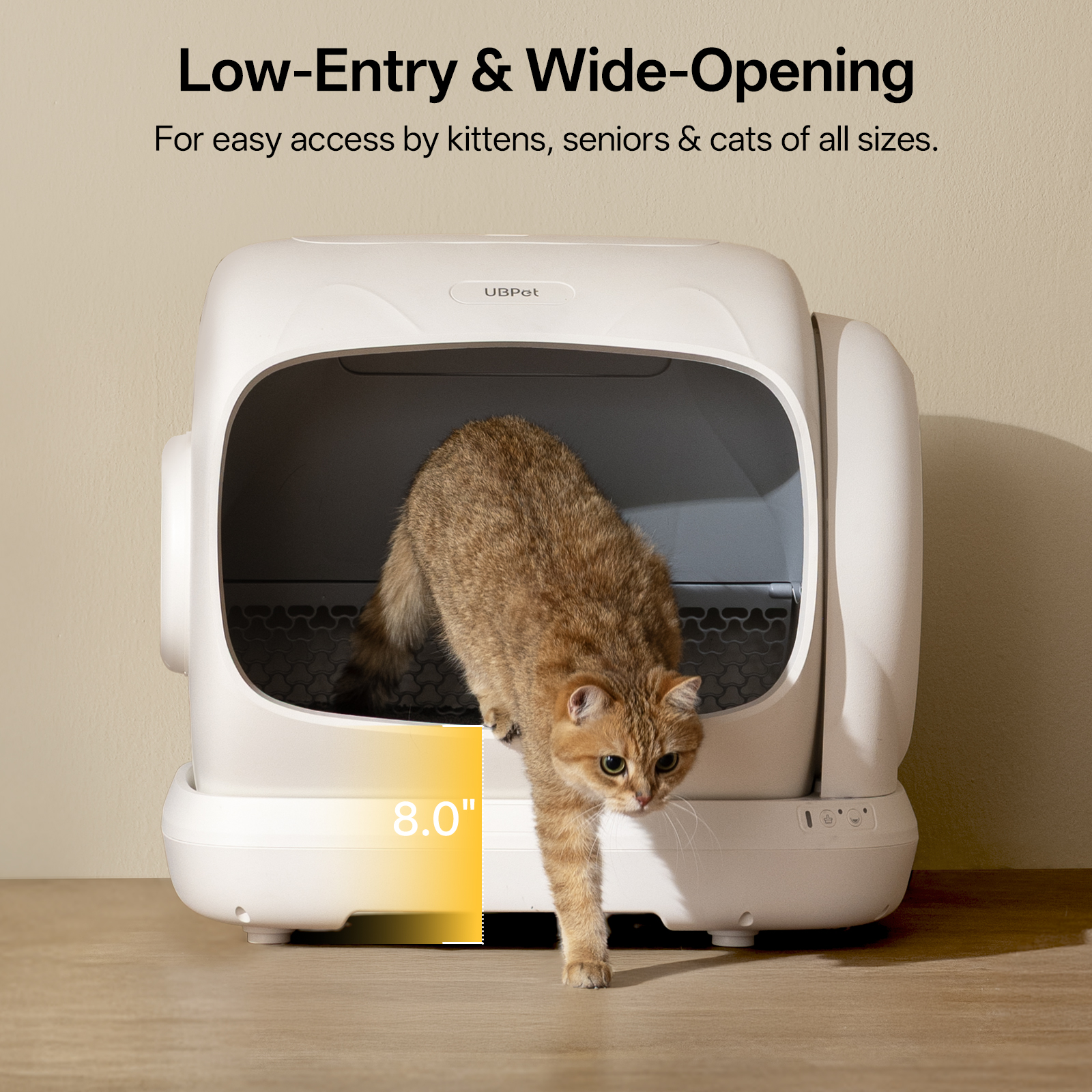 Altın bir kedi beyaz bir kum kabından çıkıyor. Metinde 'Low-Entry & Wide-Opening' ve '8.0"' yazıyor.