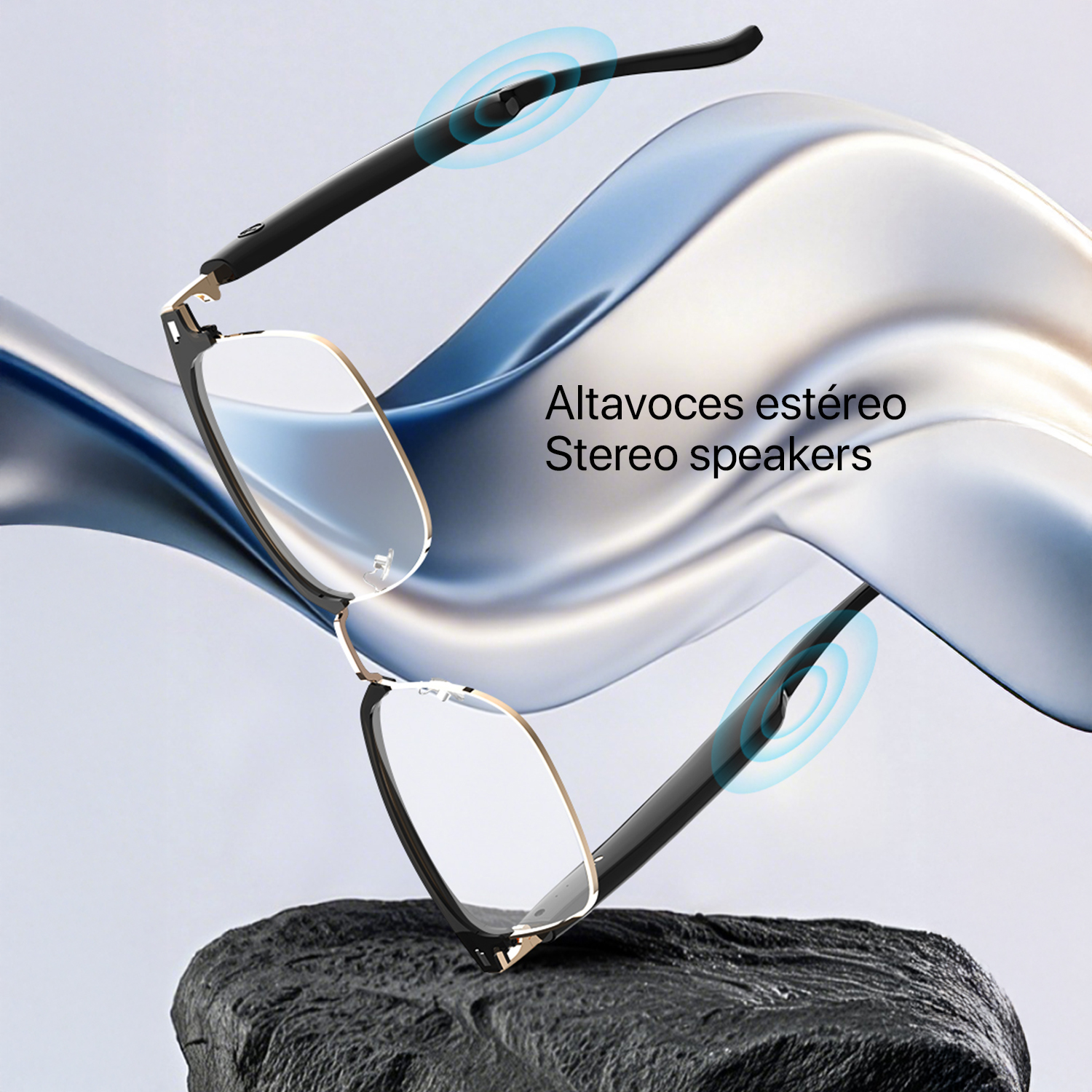 Occhiali con altoparlanti stereo, su roccia nera, con sfondo a onde blu e testo 'Altoparlanti stereo'.