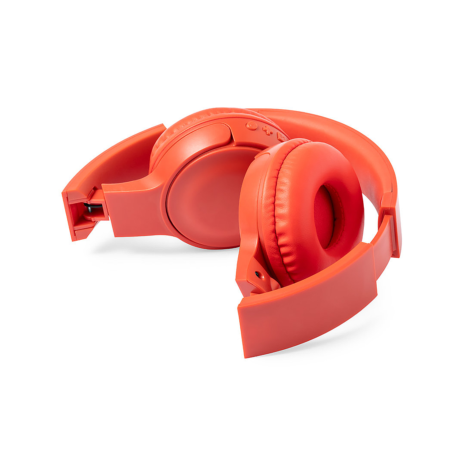 Cuffie rosse piegate isolate su sfondo bianco. I padiglioni auricolari e l'archetto sono visibili, mostrando design e colore.