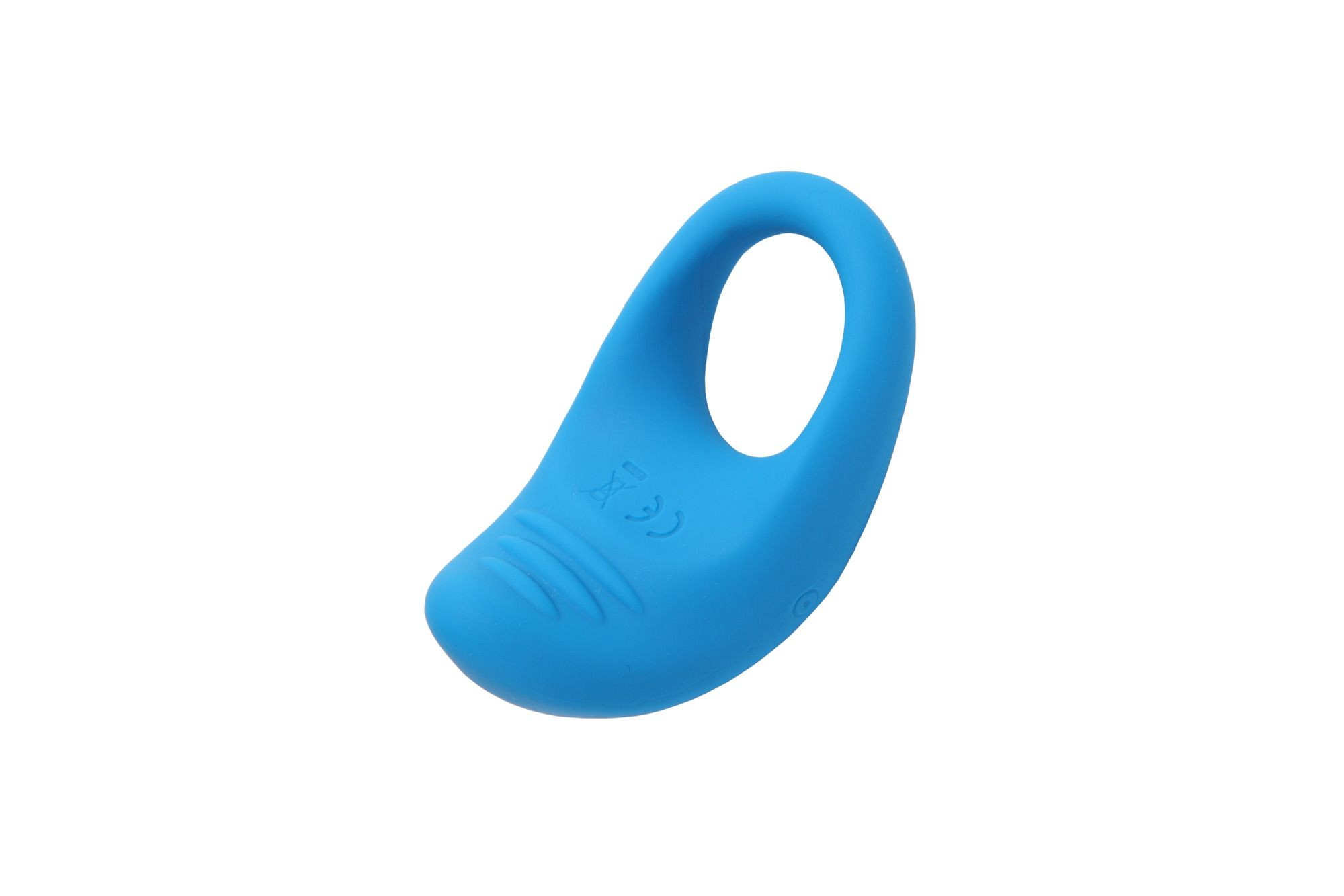 Un juguete sexual azul en forma de anillo sobre un fondo blanco. Tiene una base redondeada y una abertura en el centro.