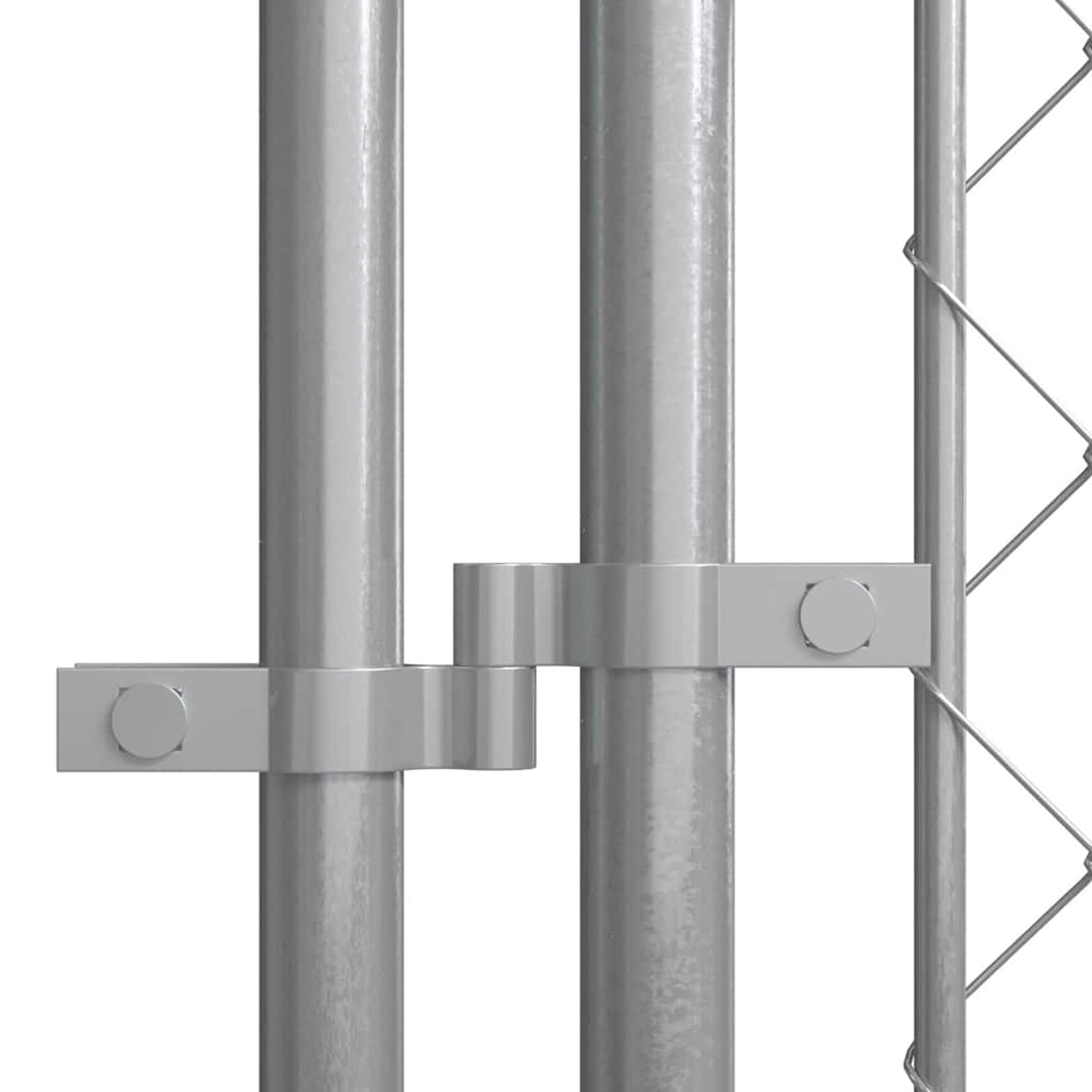 Nahaufnahme eines Scharnier-Mechanismus eines Metalltors. Zwei vertikale Silberpfosten sind durch eine horizontale Halterung verbunden.