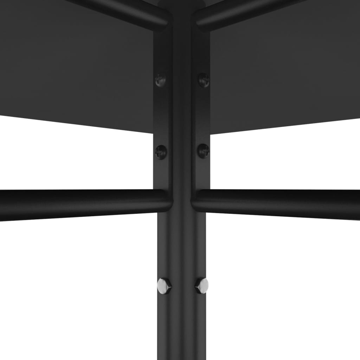 Nahaufnahme einer schwarzen Metallstruktur mit sich kreuzenden Stangen und einem zentralen Pfosten, mit sichtbaren Schrauben und weißem Hintergrund.