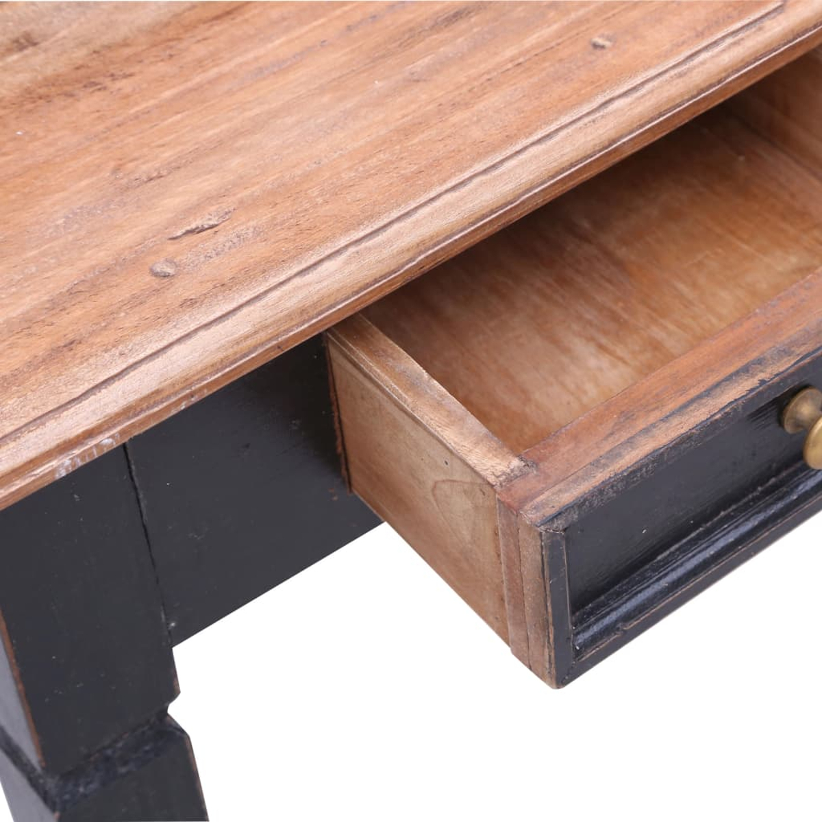 Holzschreibtisch mit offener Schublade. Die Oberseite ist hellbraun, die Schublade und die Beine sind schwarz. Ein Messingknopf ist an der Schublade.