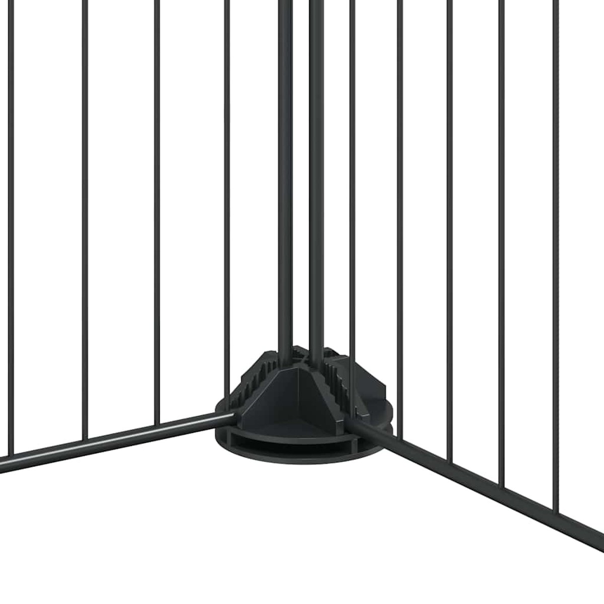 Schwarzes Metallzaunelement mit vertikalen Stäben, die mit einem Sockel verbunden sind. Der Zaun steht vor einem weißen Hintergrund.