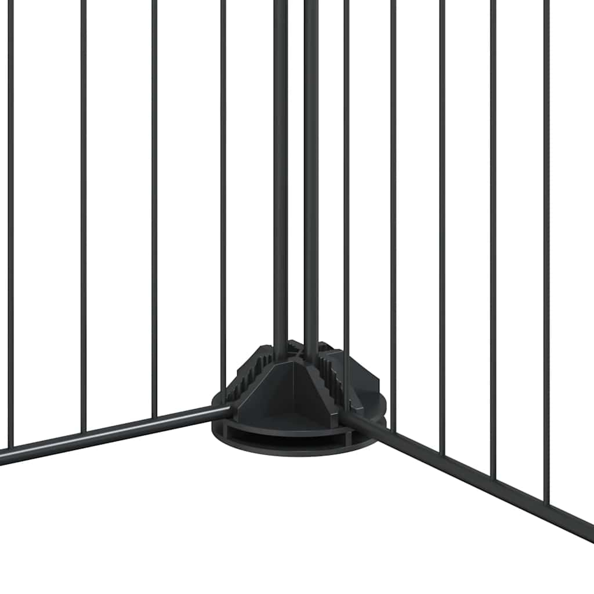 Schwarzes Metallzaunelement. Vertikale Stäbe verbinden sich mit einer Basis. Der Hintergrund ist weiß.