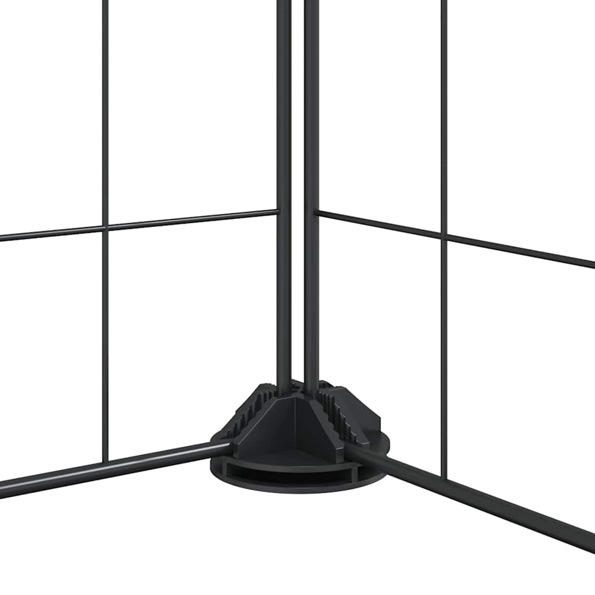 Schwarze Metallgitterstruktur mit Sockel. Das Gitter besteht aus vertikalen und horizontalen Stäben, die quadratische Abschnitte bilden.