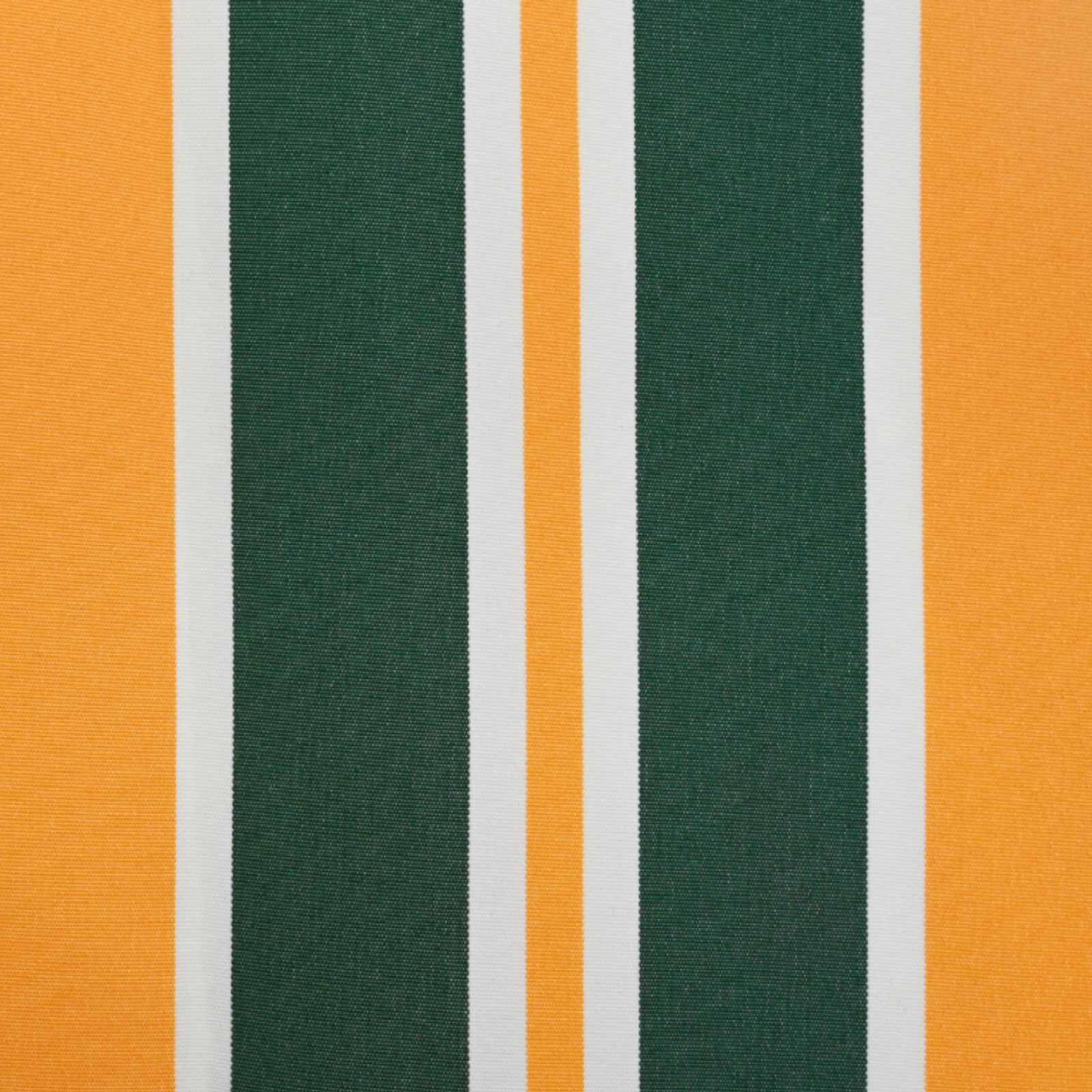 Nahaufnahme eines gestreiften Stoffes. Abwechselnde vertikale Streifen aus Orange, Weiß und Dunkelgrün. Die Textur ist rau.