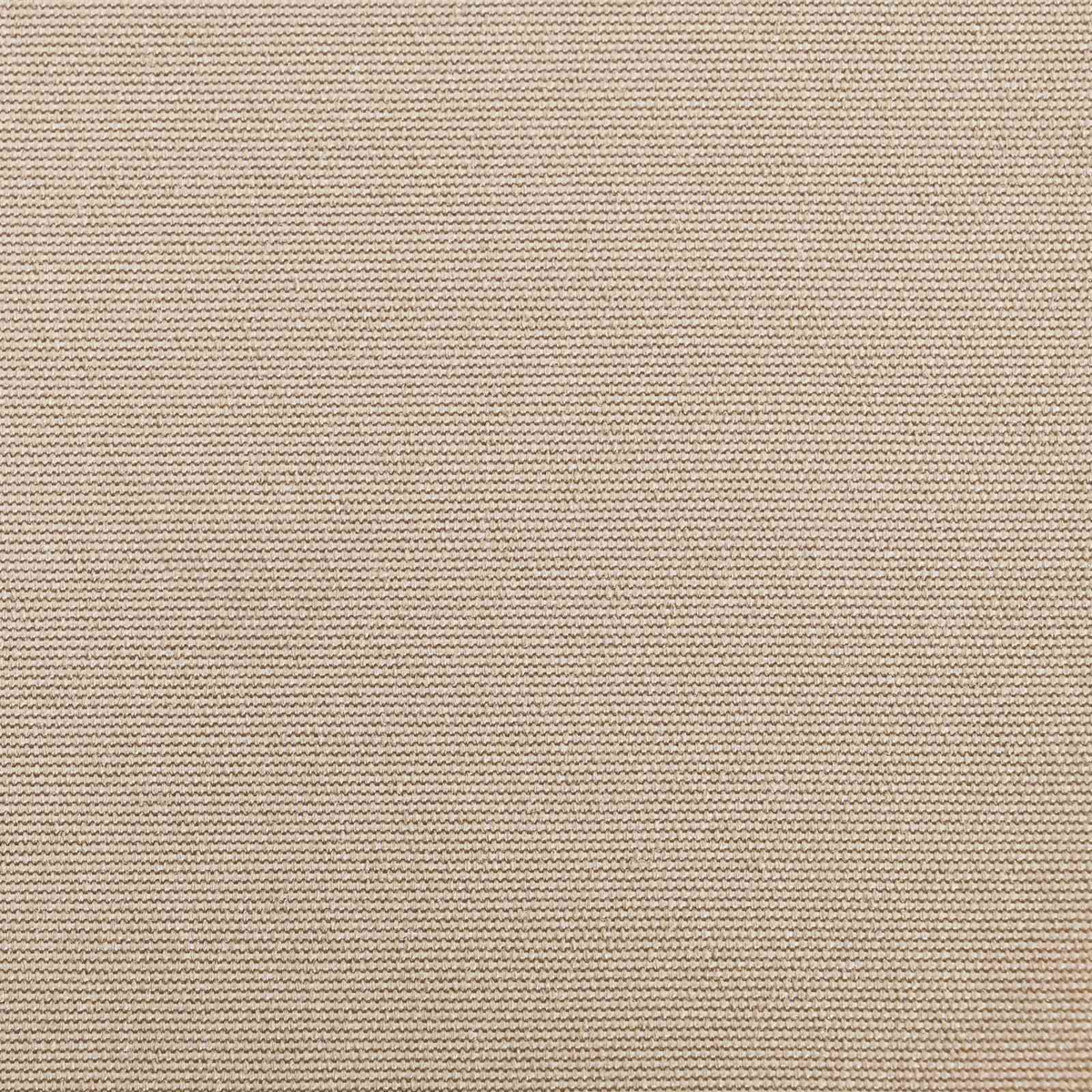 Nahaufnahme eines beigen Stoffes, der ein dichtes, strukturiertes Gewebe zeigt. Die Farbe ist ein neutrales Beige, mit einem subtilen Muster aus horizontalen Linien.