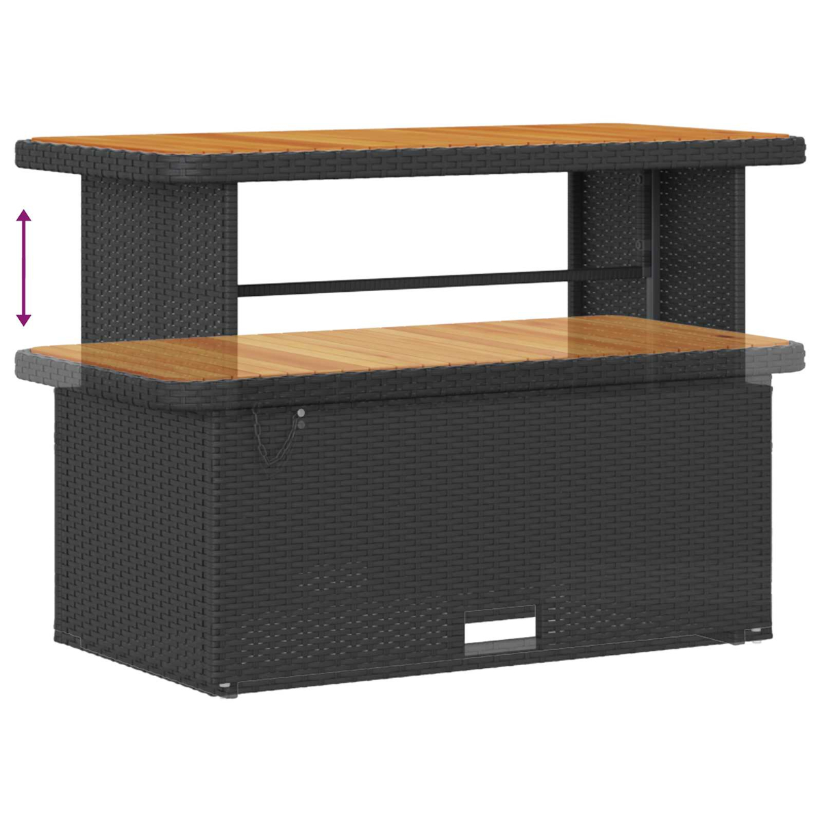 Un bar in vimini nero con piano e ripiano in legno. Il bar è di forma rettangolare e ha un poggiapiedi integrato.