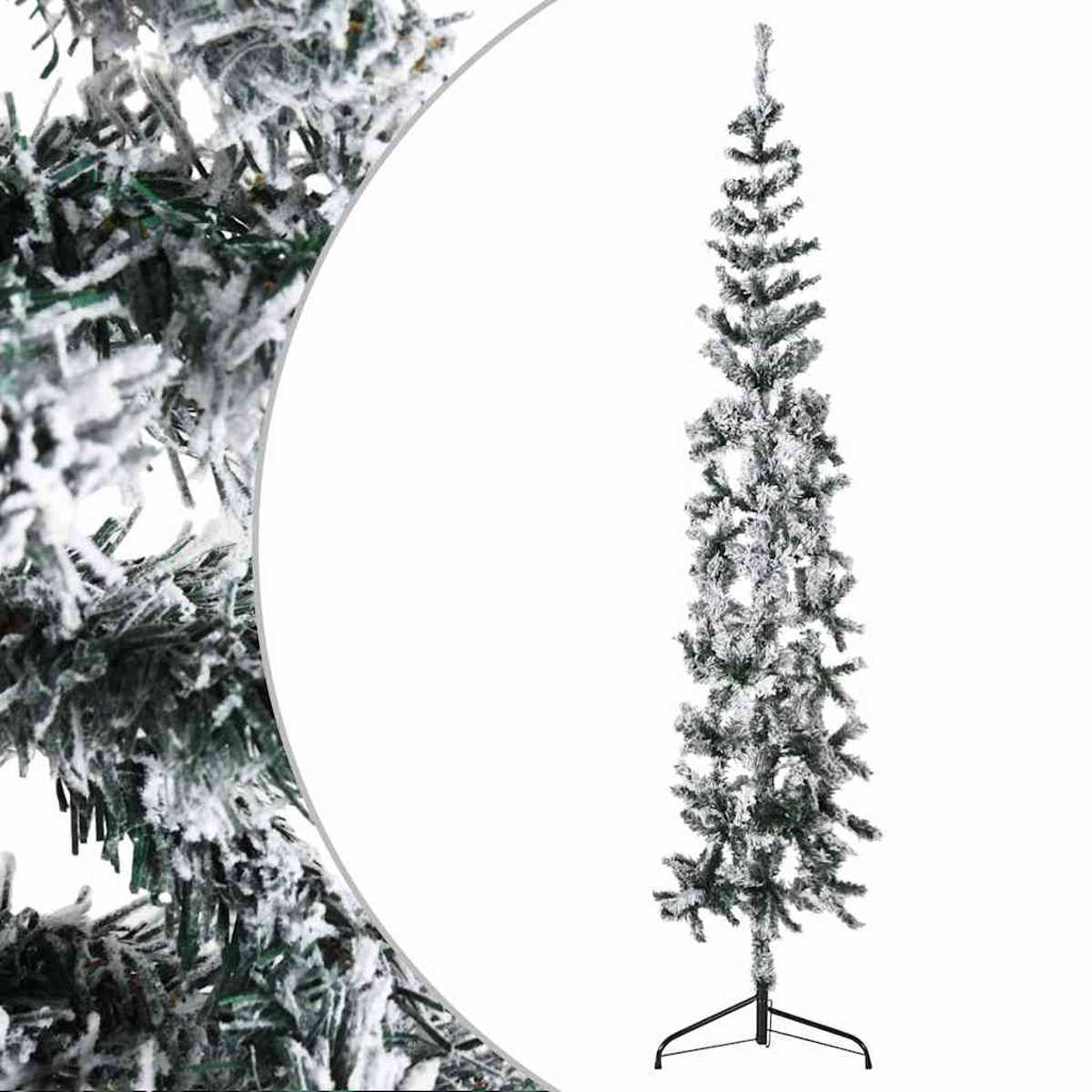 Ein hoher, schmaler Weihnachtsbaum, bedeckt mit weißem Schnee. Er steht auf einem schwarzen Metallständer. Der Hintergrund ist weiß.